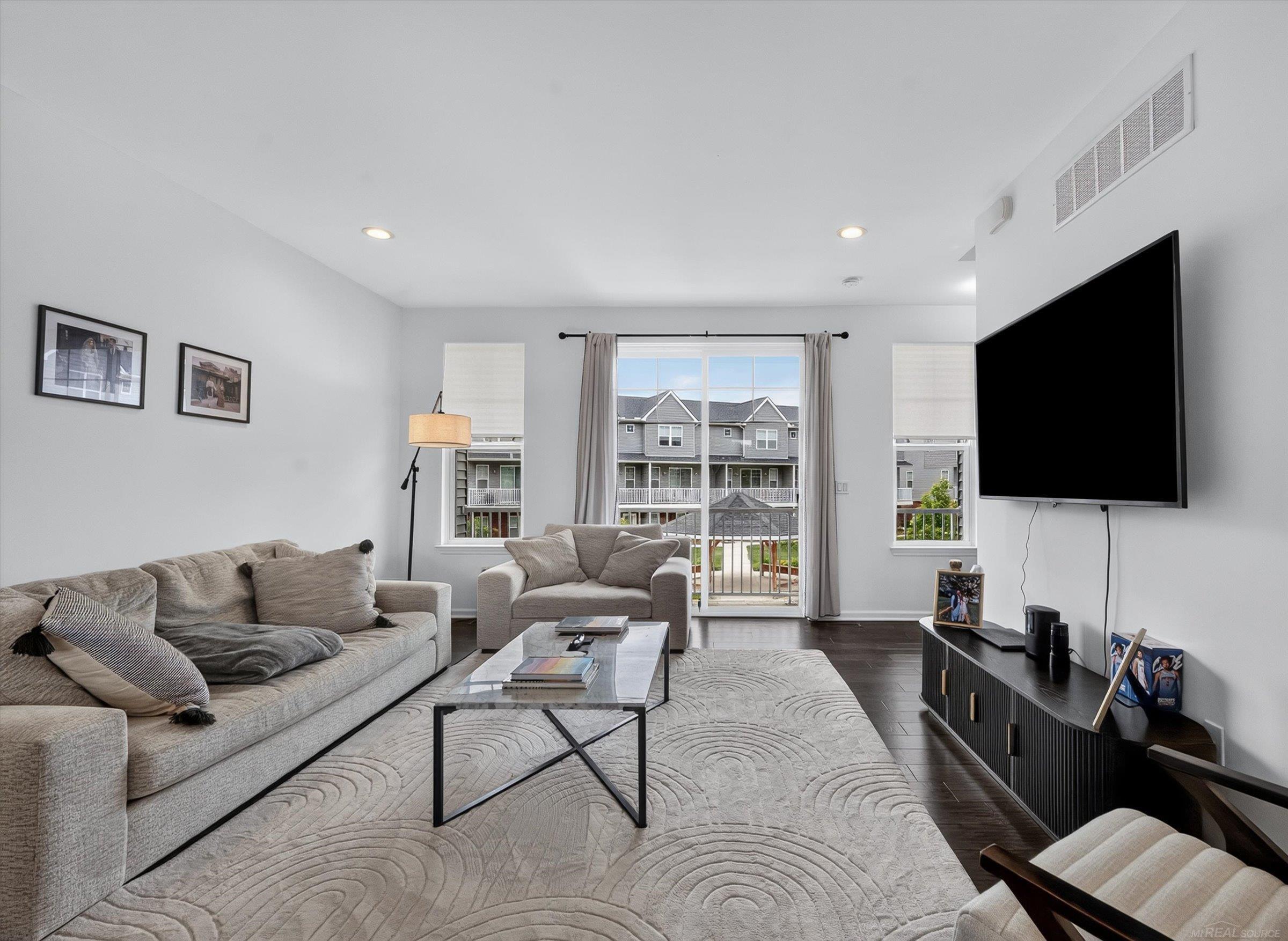 3981 Trailway Commons Circle