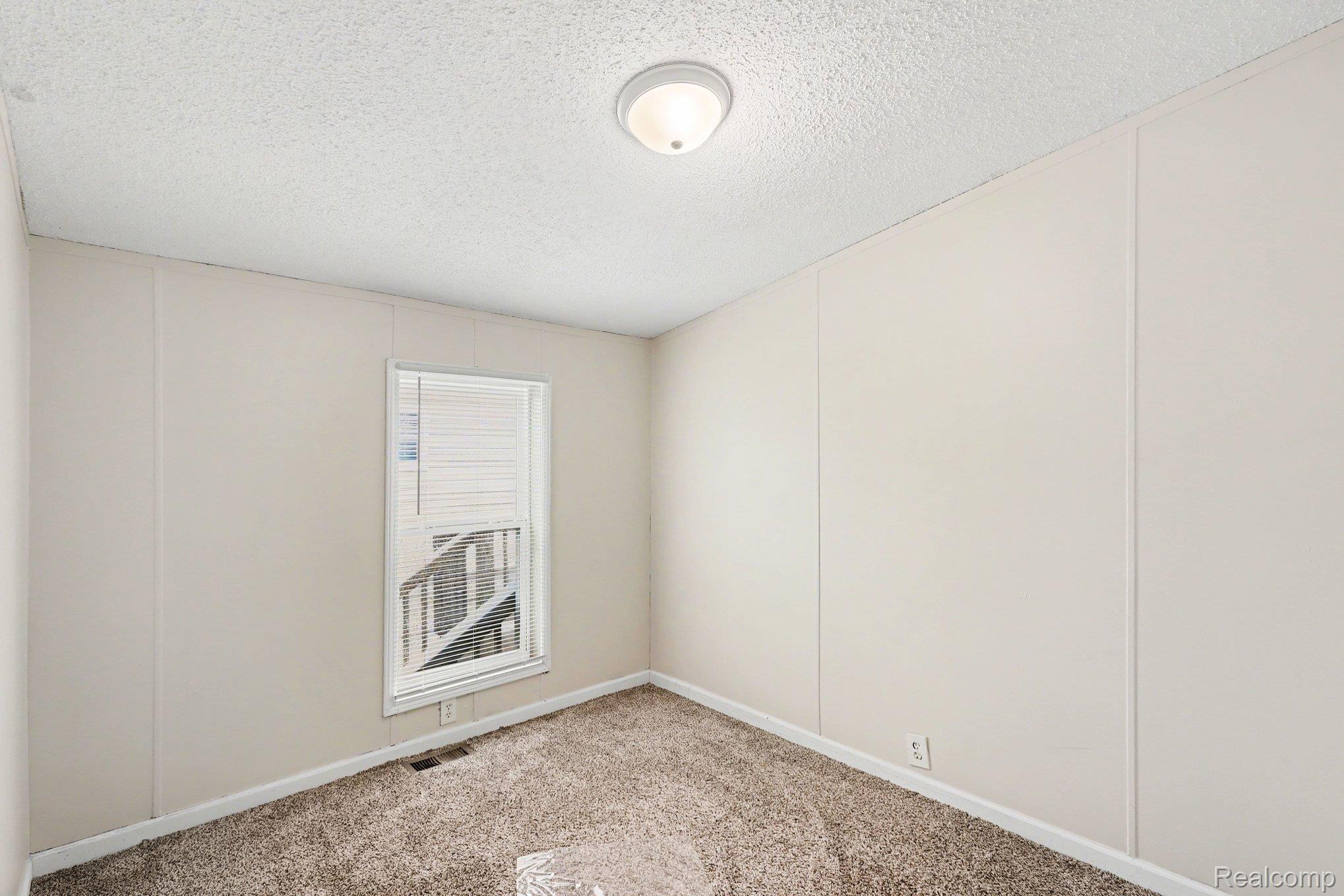 4281 Louie Ln