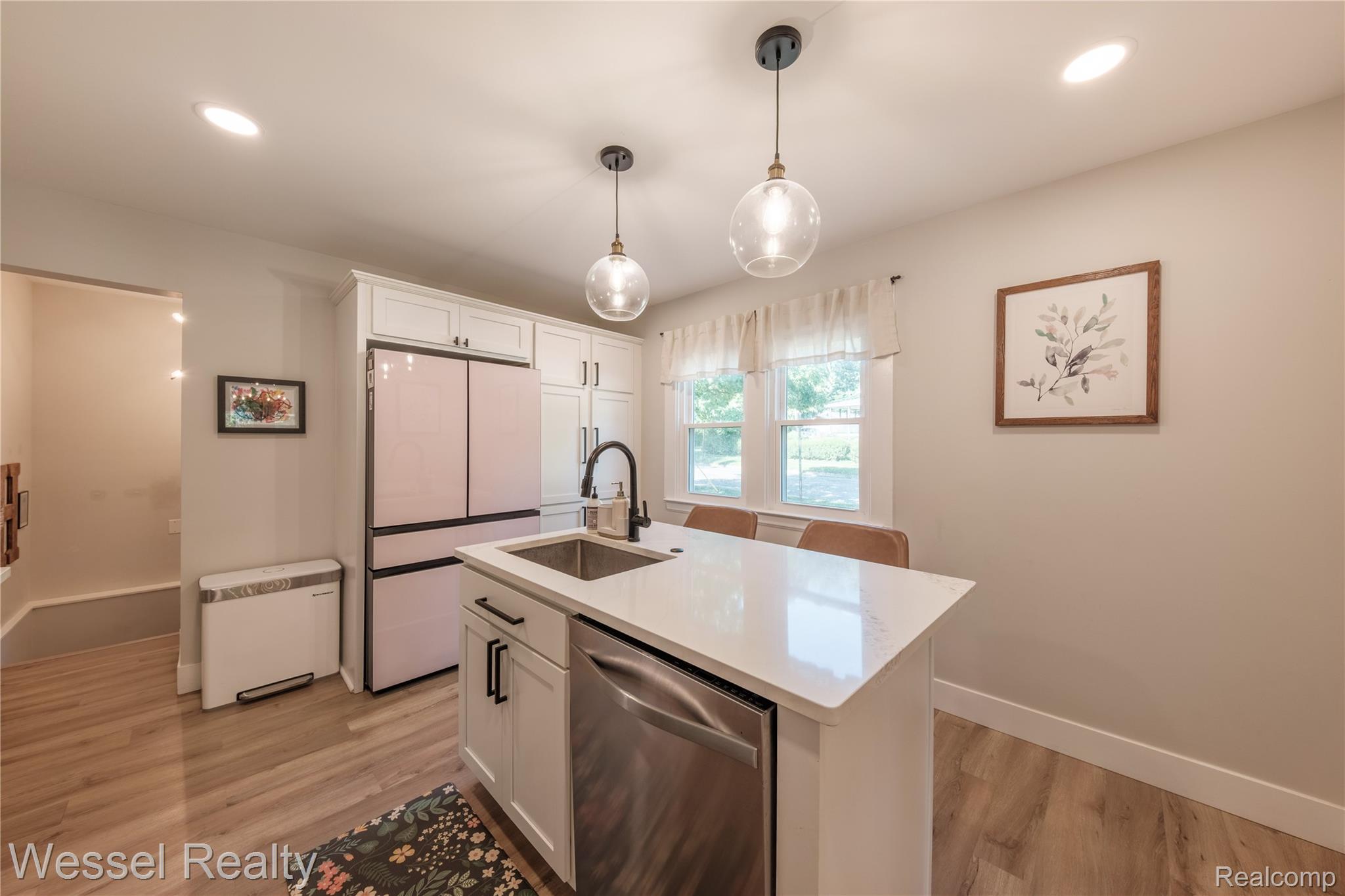 329 W Saint Clair Street