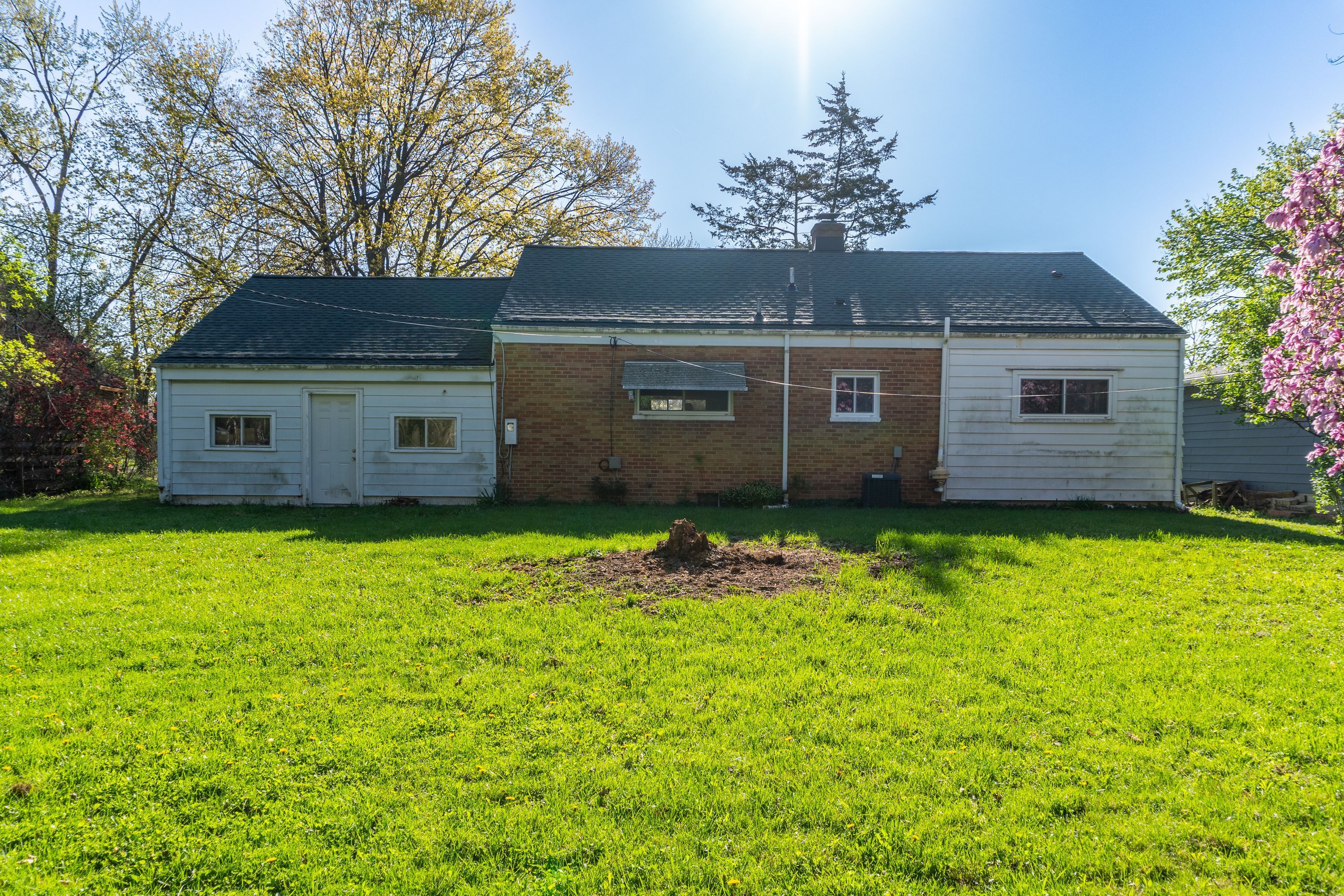 2546 CARLTON Drive