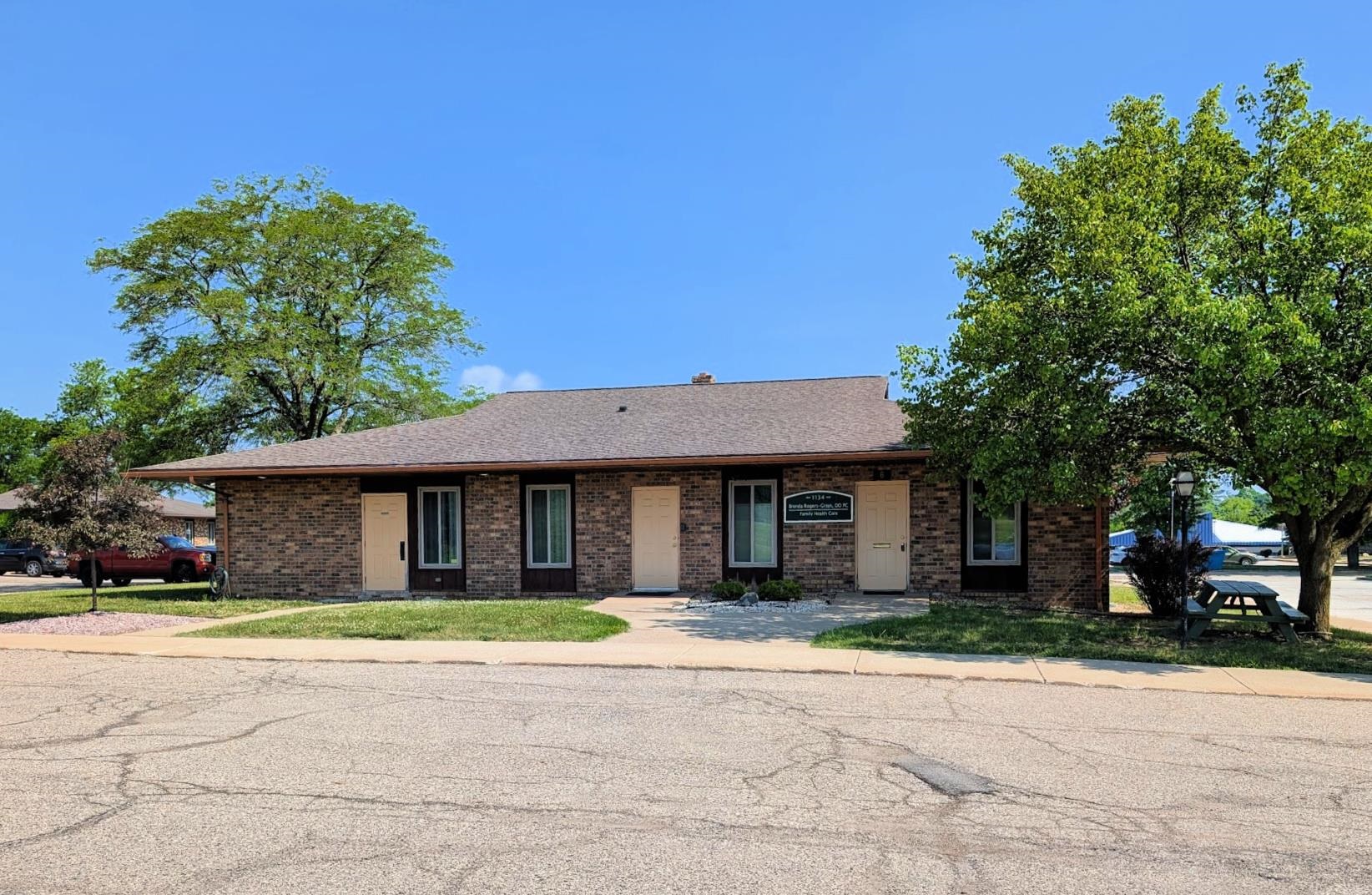 1134 S Linden Road