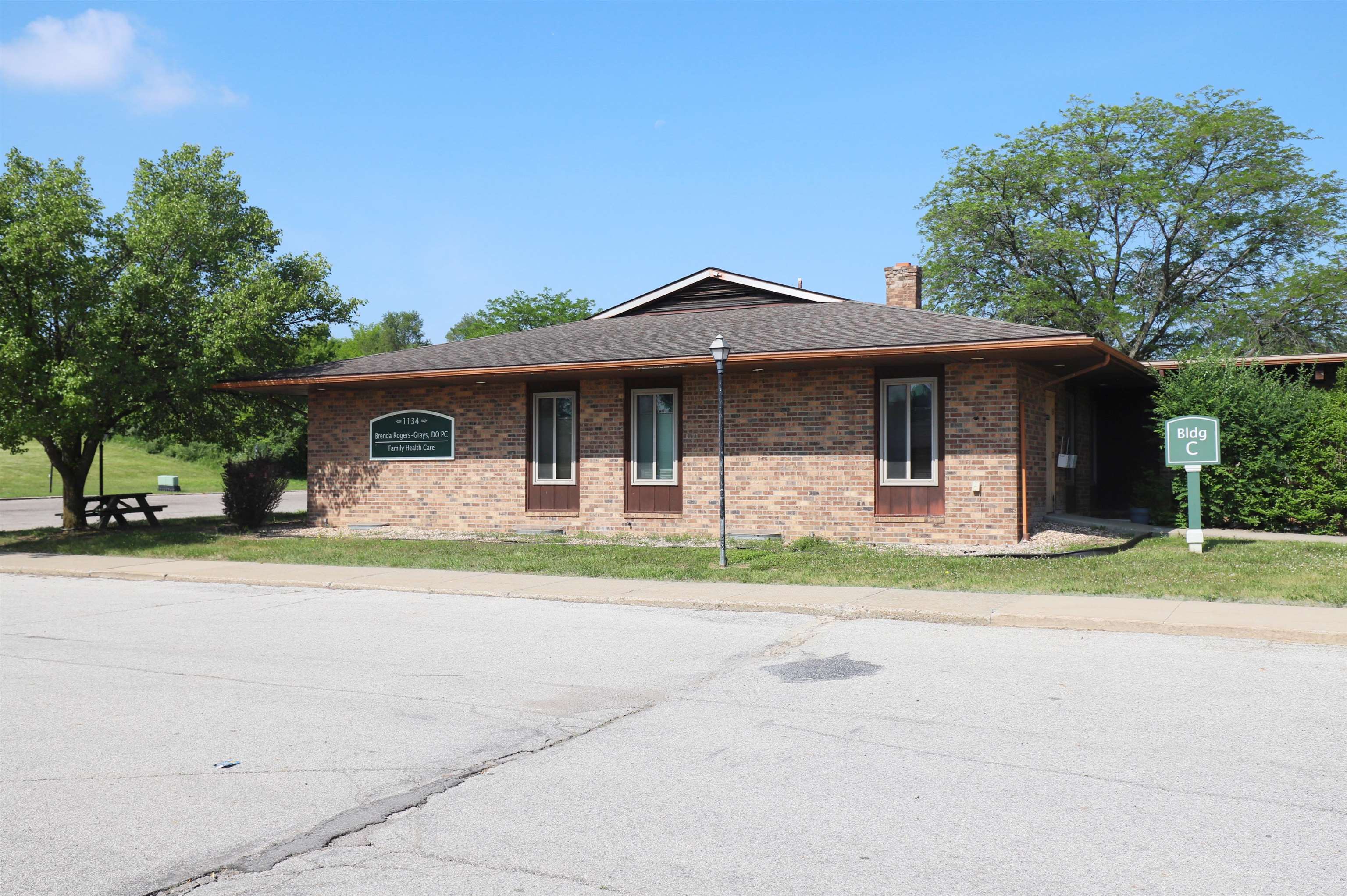 1134 S Linden Road