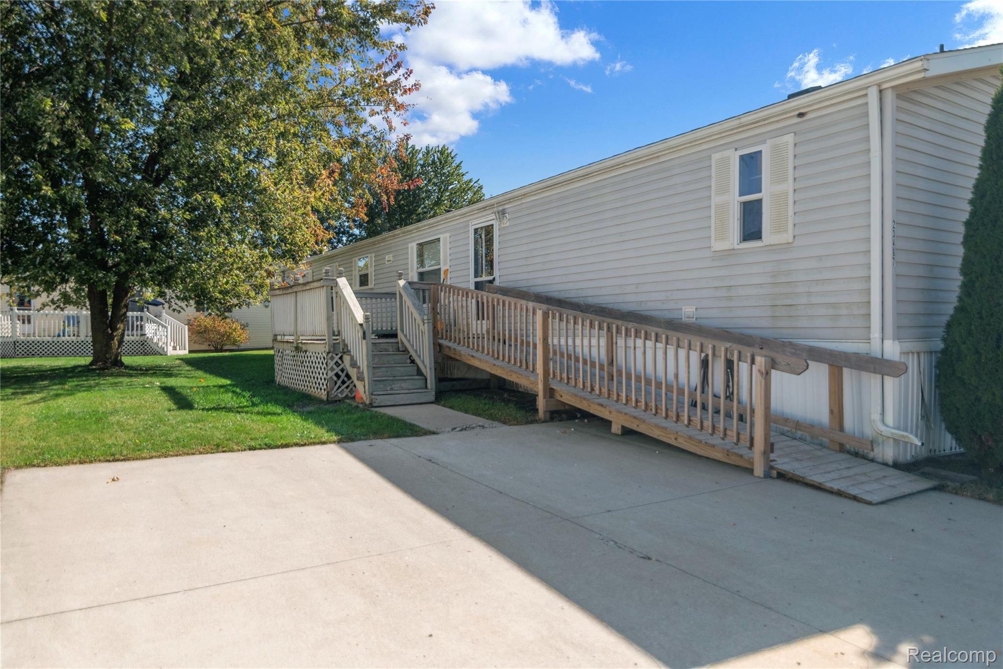 23467 Manor Road North