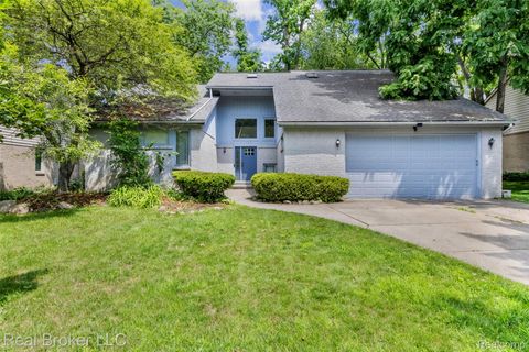 3195 Green Oaks Drive West Bloomfield Charter Township MI 48324