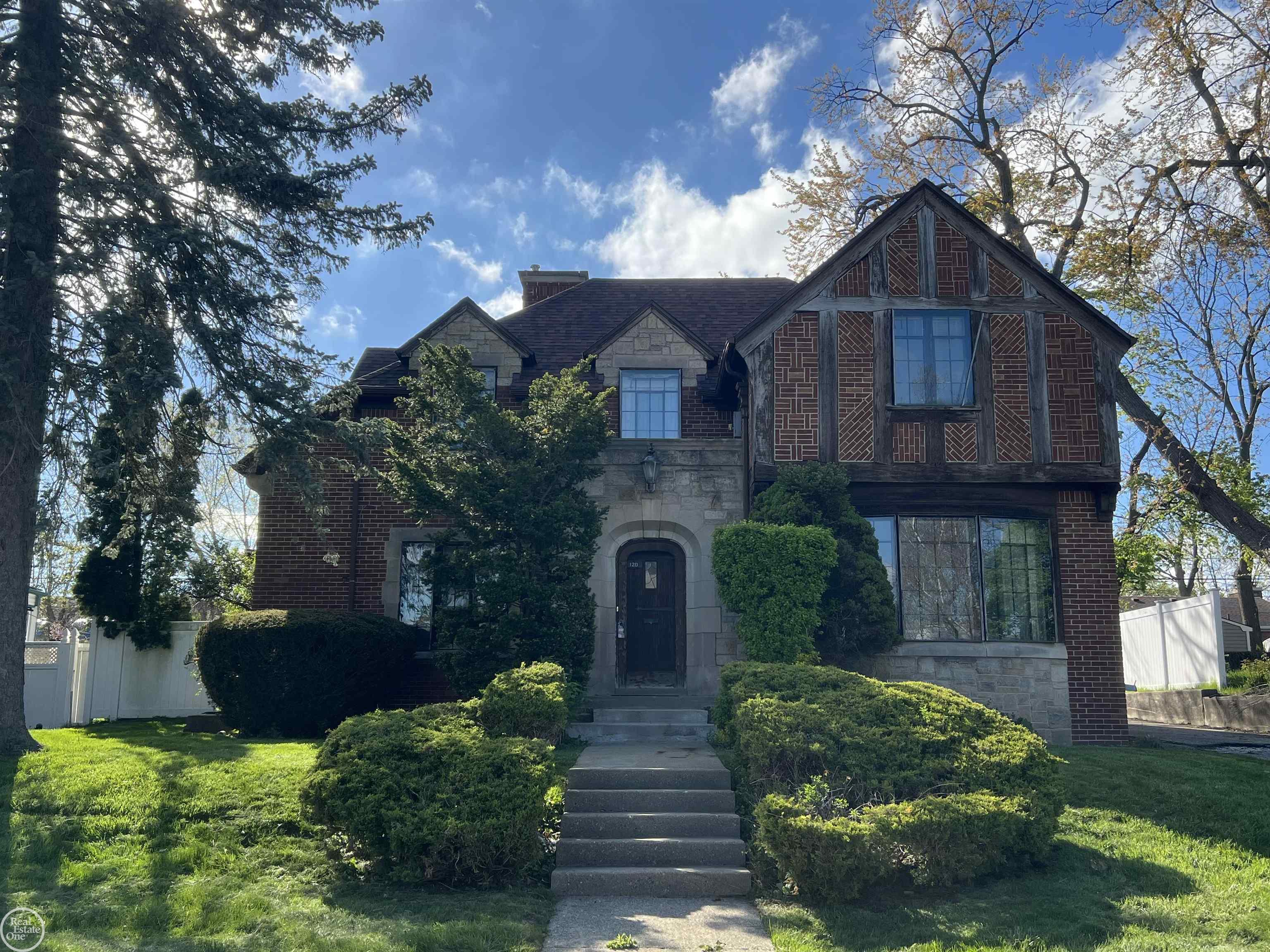 120 Ottawa Drive