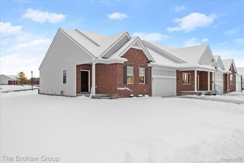 1435 Luxington Drive Lapeer City MI 48446