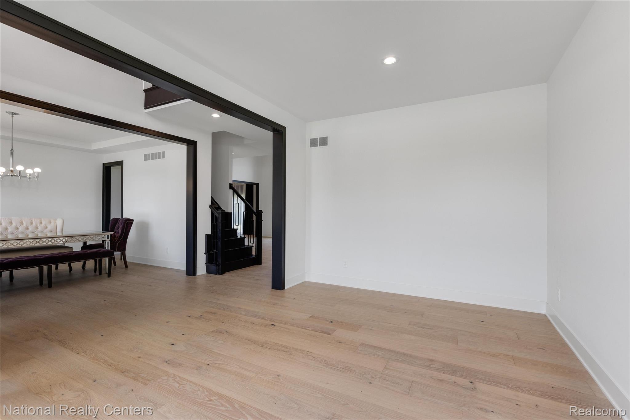 1283 Bloomingdale Drive