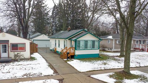 29 W Chicago Avenue Pontiac City MI 48340