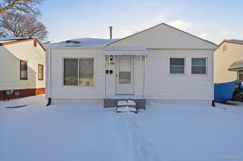 11280 Chalmers Avenue Warren City MI 48089