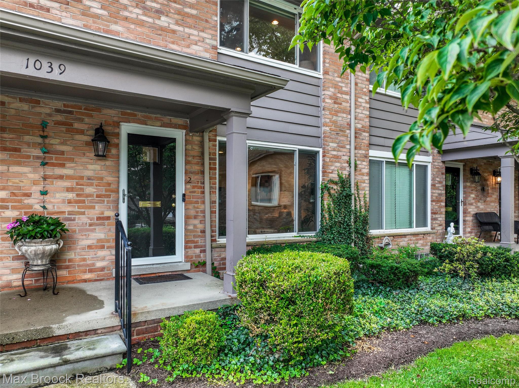 1039 N Old Woodward Avenue 2