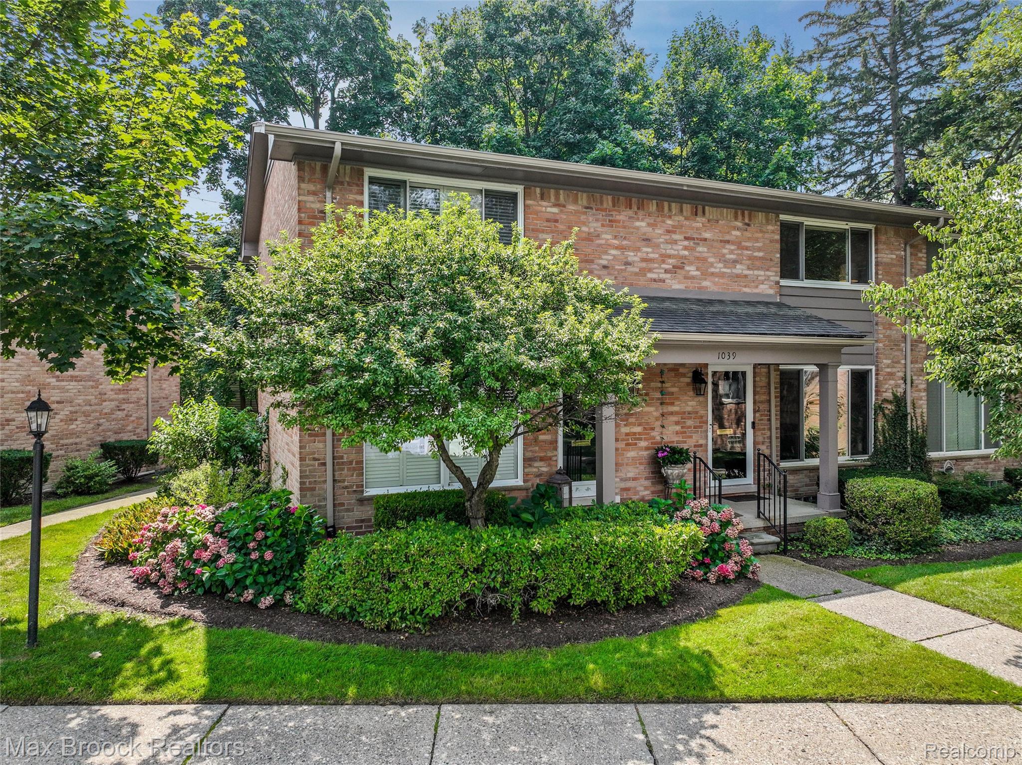 1039 N Old Woodward Avenue 2