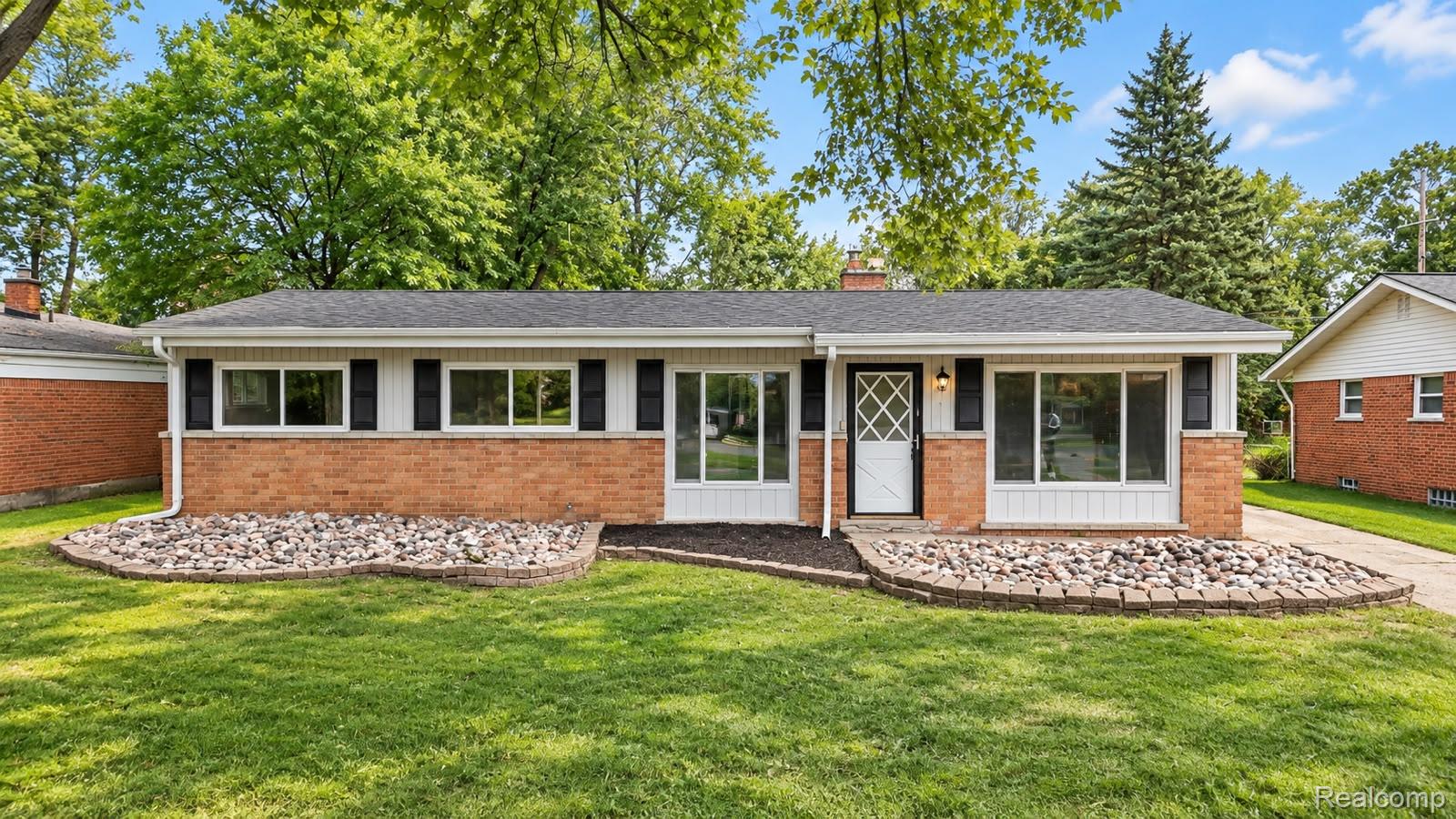 8961 Clinton River Road
