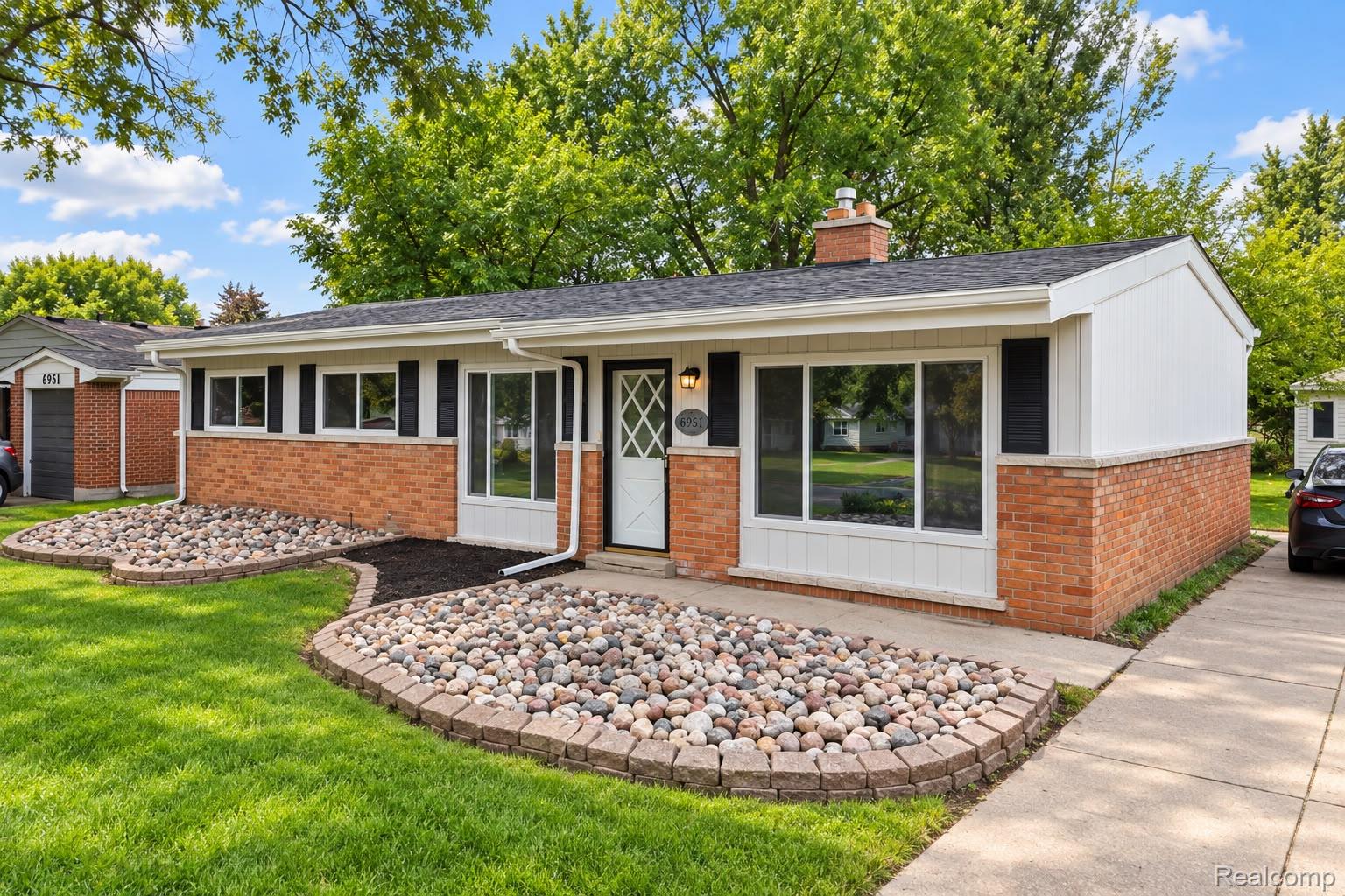 8961 Clinton River Road