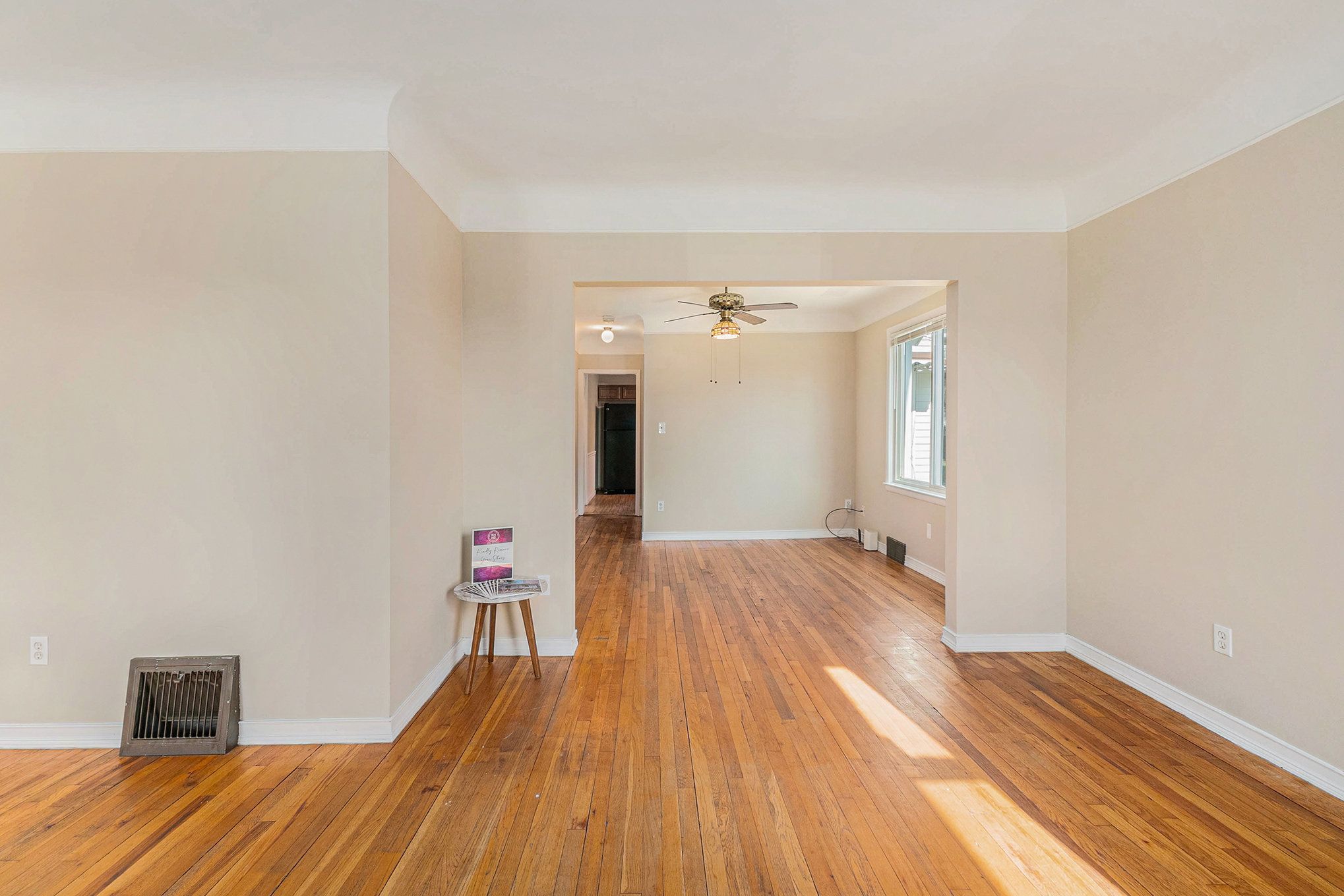 Hazel Park City Oakland, Michigan 48030, United States, 2 Bedrooms Bedrooms, ,1 BathroomBathrooms,Residential,Pending,114602