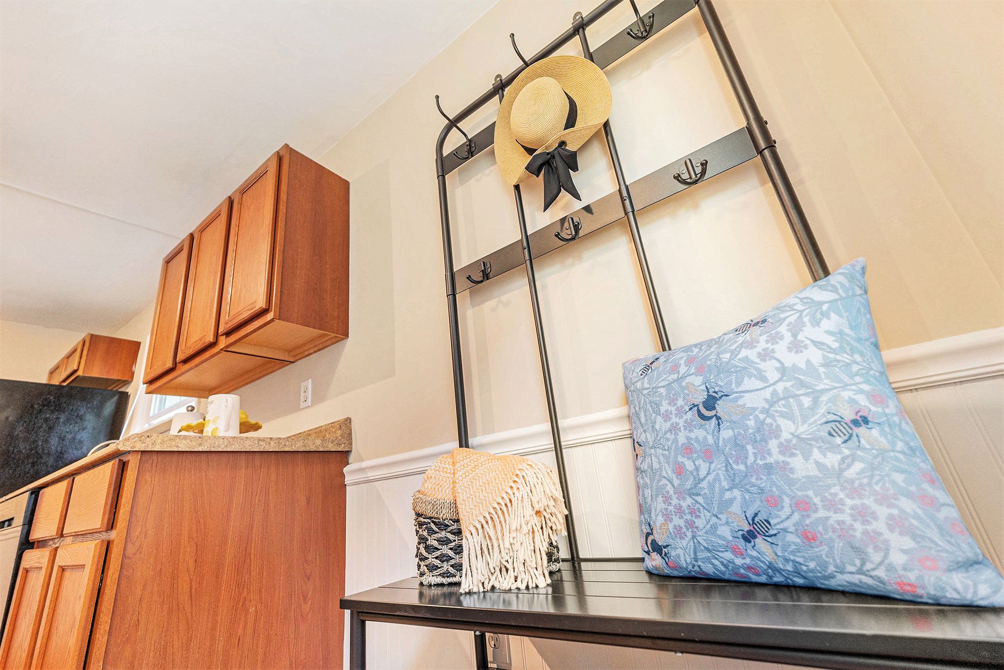 Hazel Park City Oakland, Michigan 48030, United States, 2 Bedrooms Bedrooms, ,1 BathroomBathrooms,Residential,Pending,114602