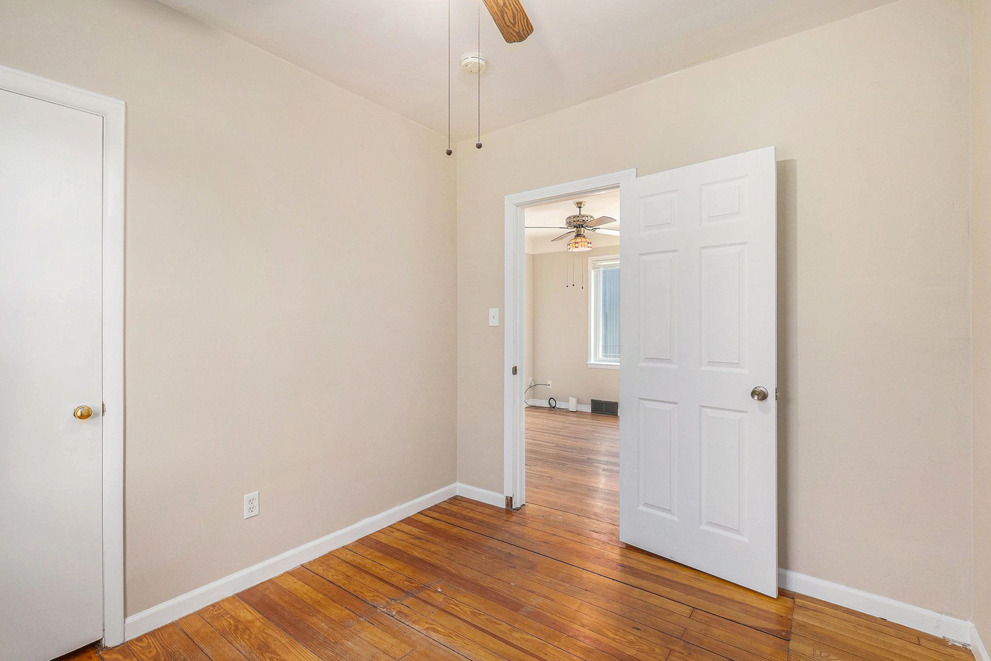 Hazel Park City Oakland, Michigan 48030, United States, 2 Bedrooms Bedrooms, ,1 BathroomBathrooms,Residential,Pending,114602