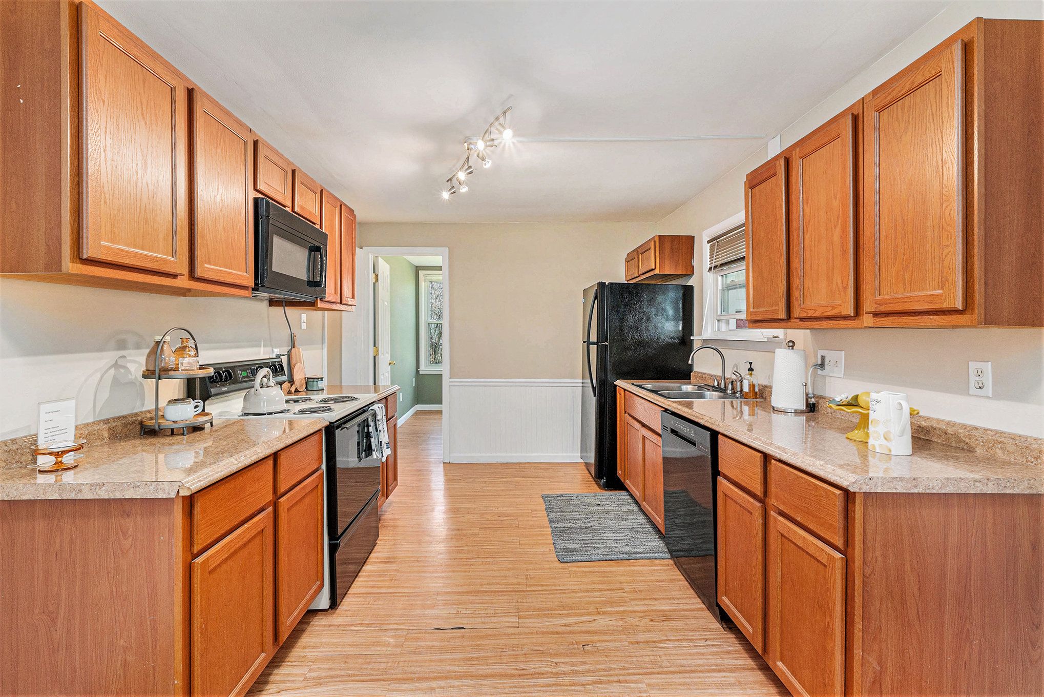 Hazel Park City Oakland, Michigan 48030, United States, 2 Bedrooms Bedrooms, ,1 BathroomBathrooms,Residential,Pending,114602