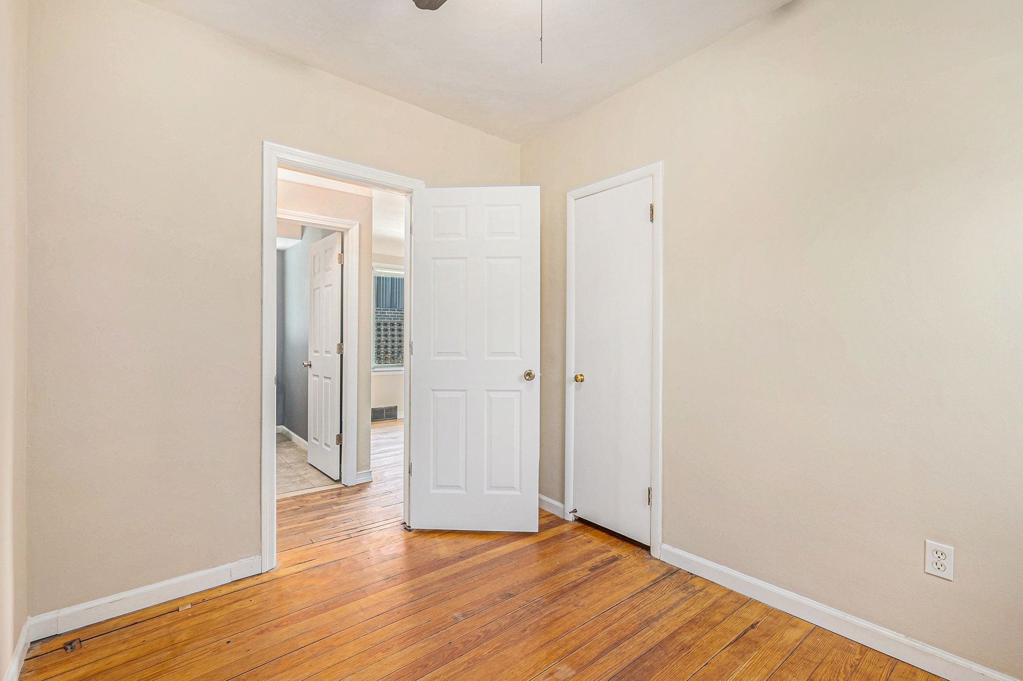 Hazel Park City Oakland, Michigan 48030, United States, 2 Bedrooms Bedrooms, ,1 BathroomBathrooms,Residential,Pending,114602