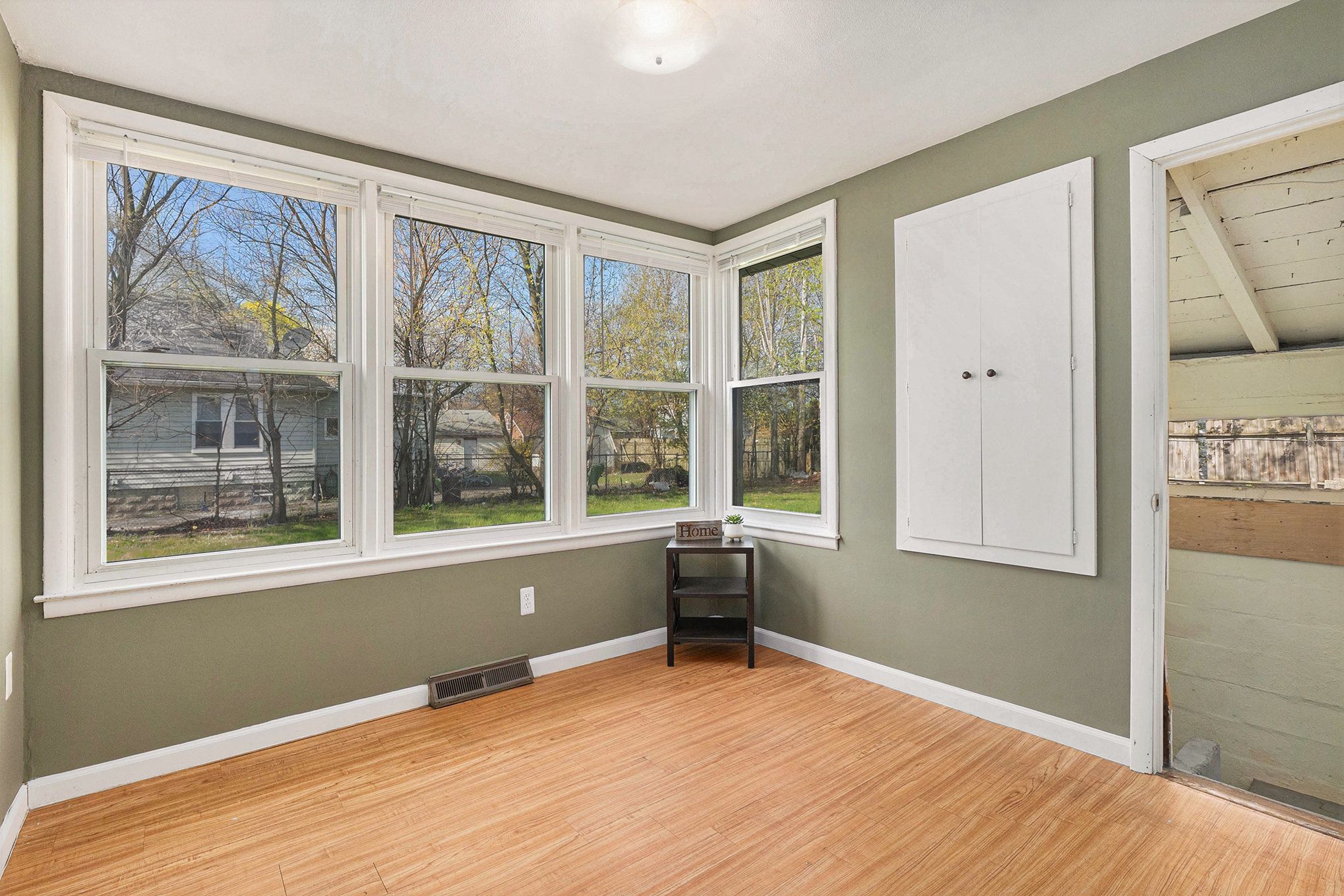 Hazel Park City Oakland, Michigan 48030, United States, 2 Bedrooms Bedrooms, ,1 BathroomBathrooms,Residential,Pending,114602