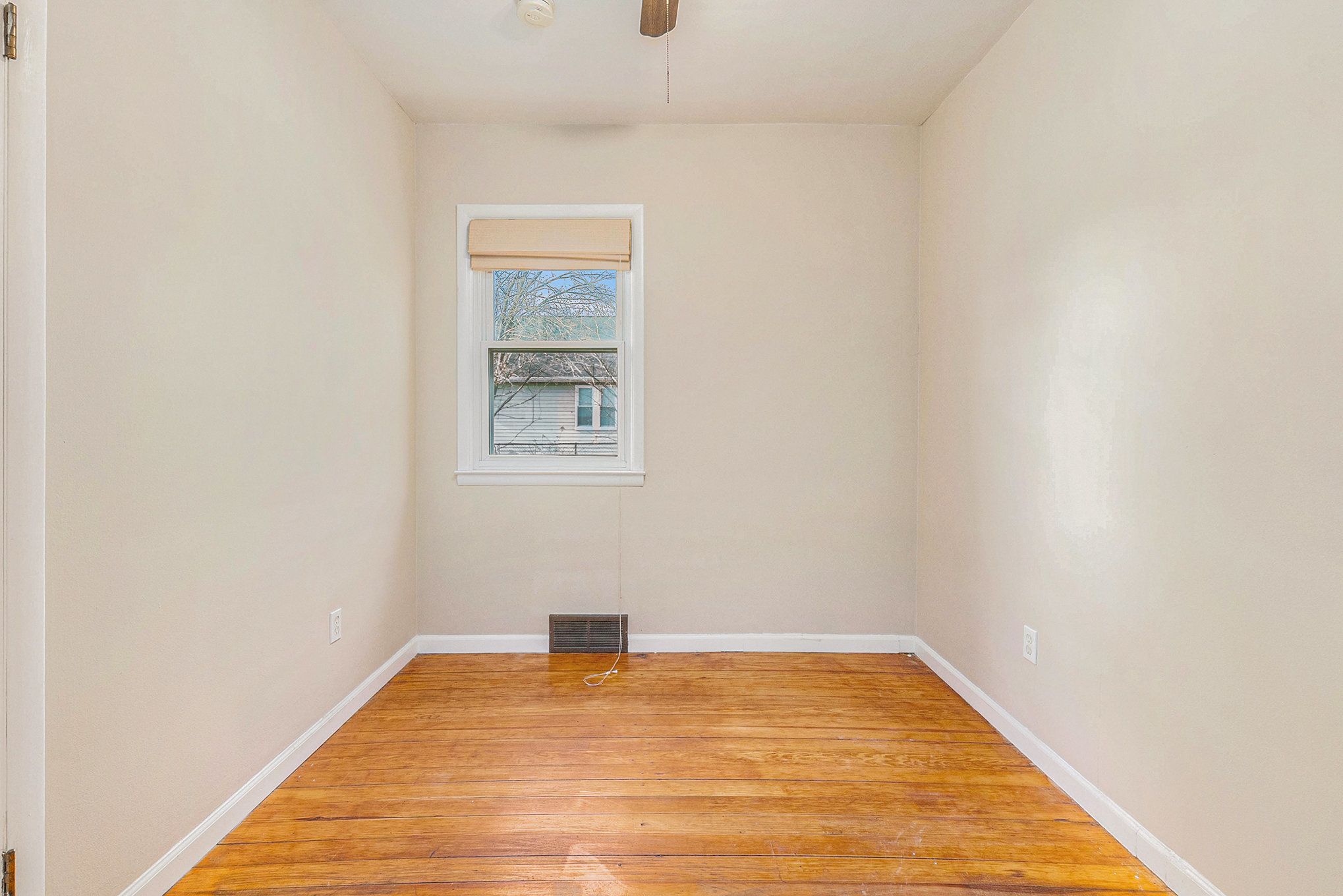 Hazel Park City Oakland, Michigan 48030, United States, 2 Bedrooms Bedrooms, ,1 BathroomBathrooms,Residential,Pending,114602