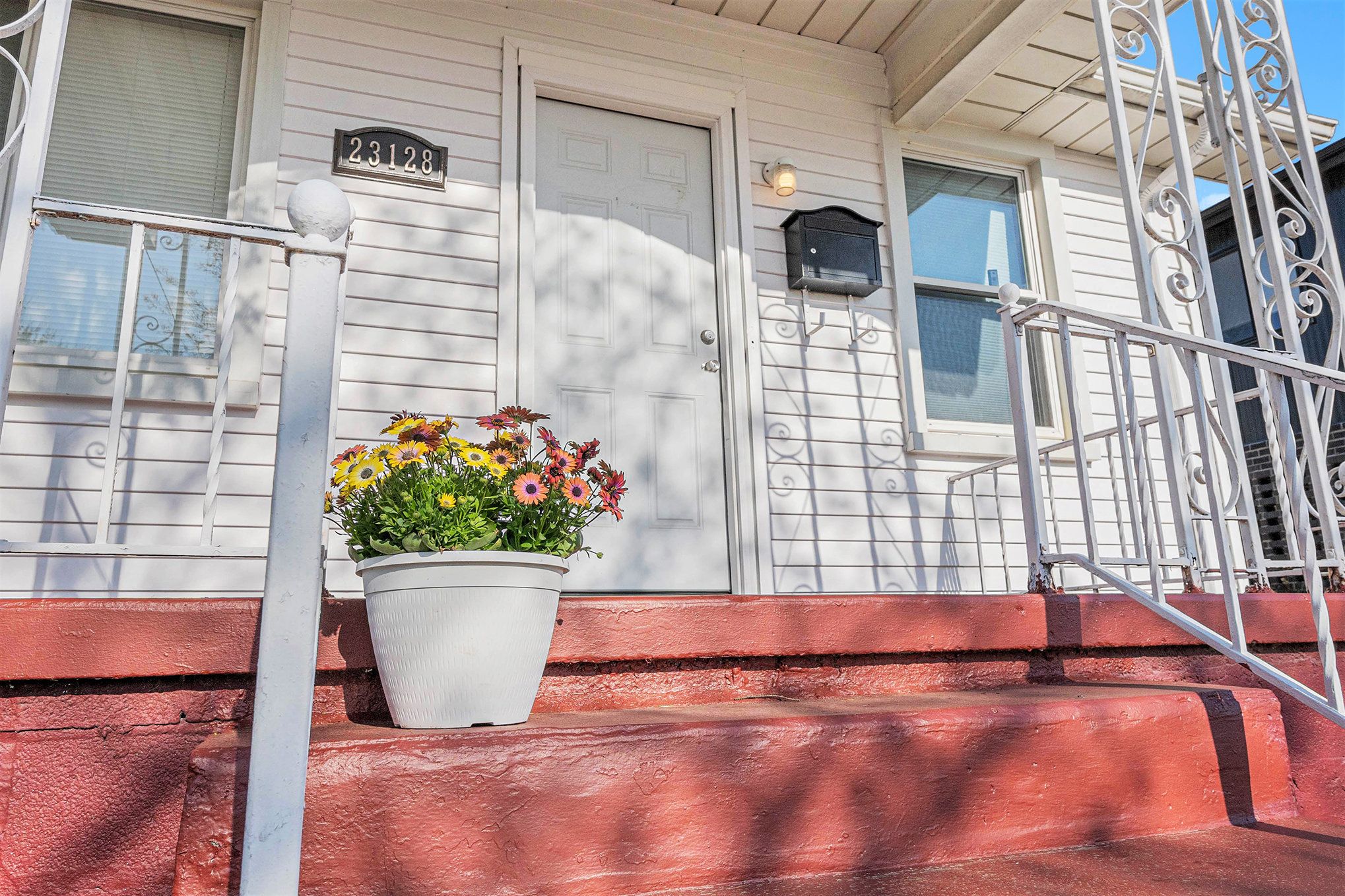 Hazel Park City Oakland, Michigan 48030, United States, 2 Bedrooms Bedrooms, ,1 BathroomBathrooms,Residential,Pending,114602