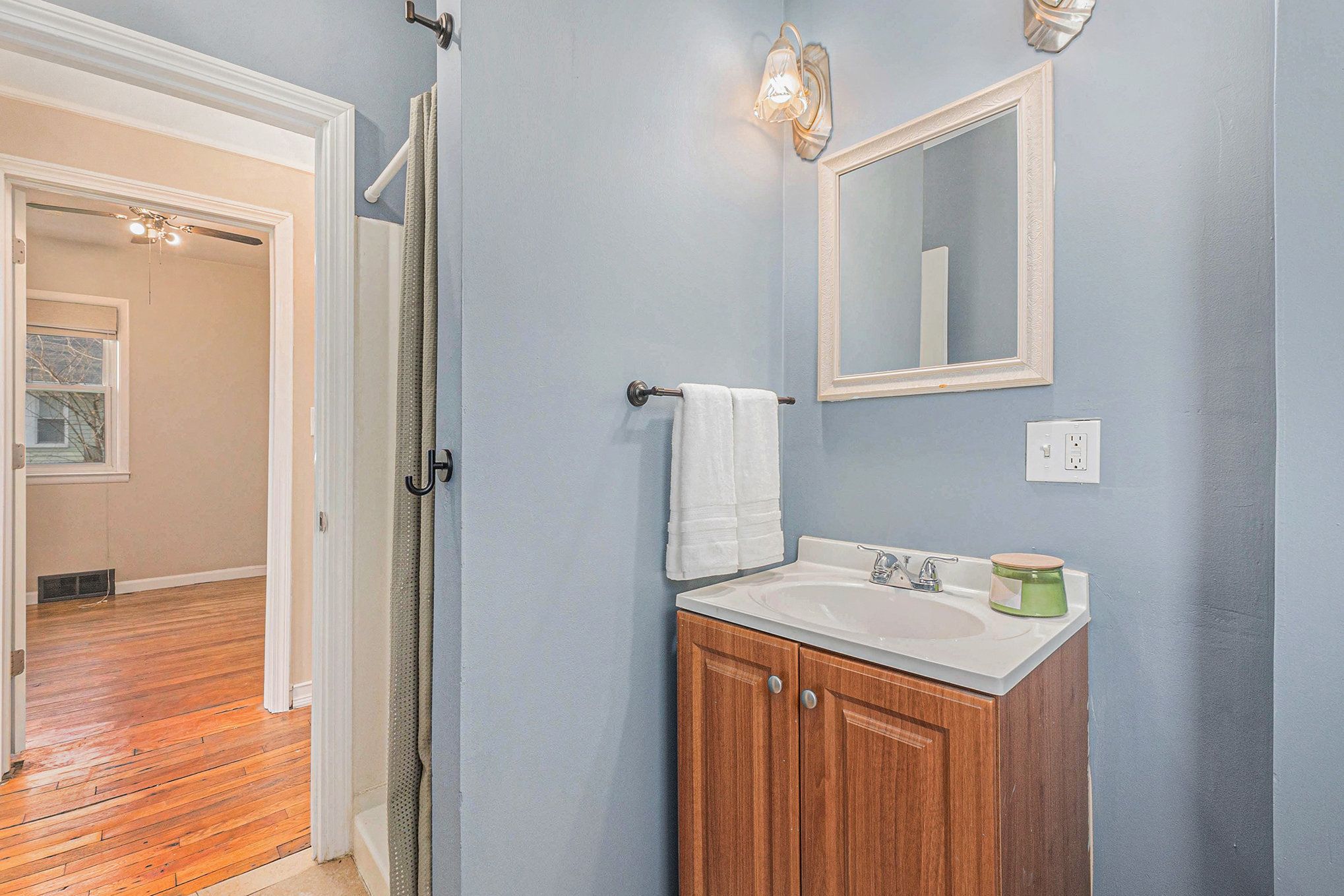 Hazel Park City Oakland, Michigan 48030, United States, 2 Bedrooms Bedrooms, ,1 BathroomBathrooms,Residential,Pending,114602