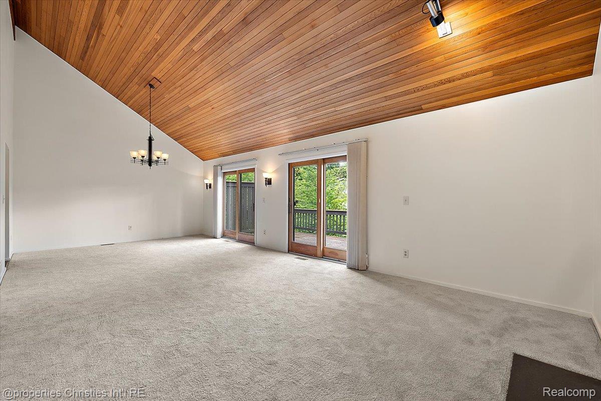 2 Eastbury Court
