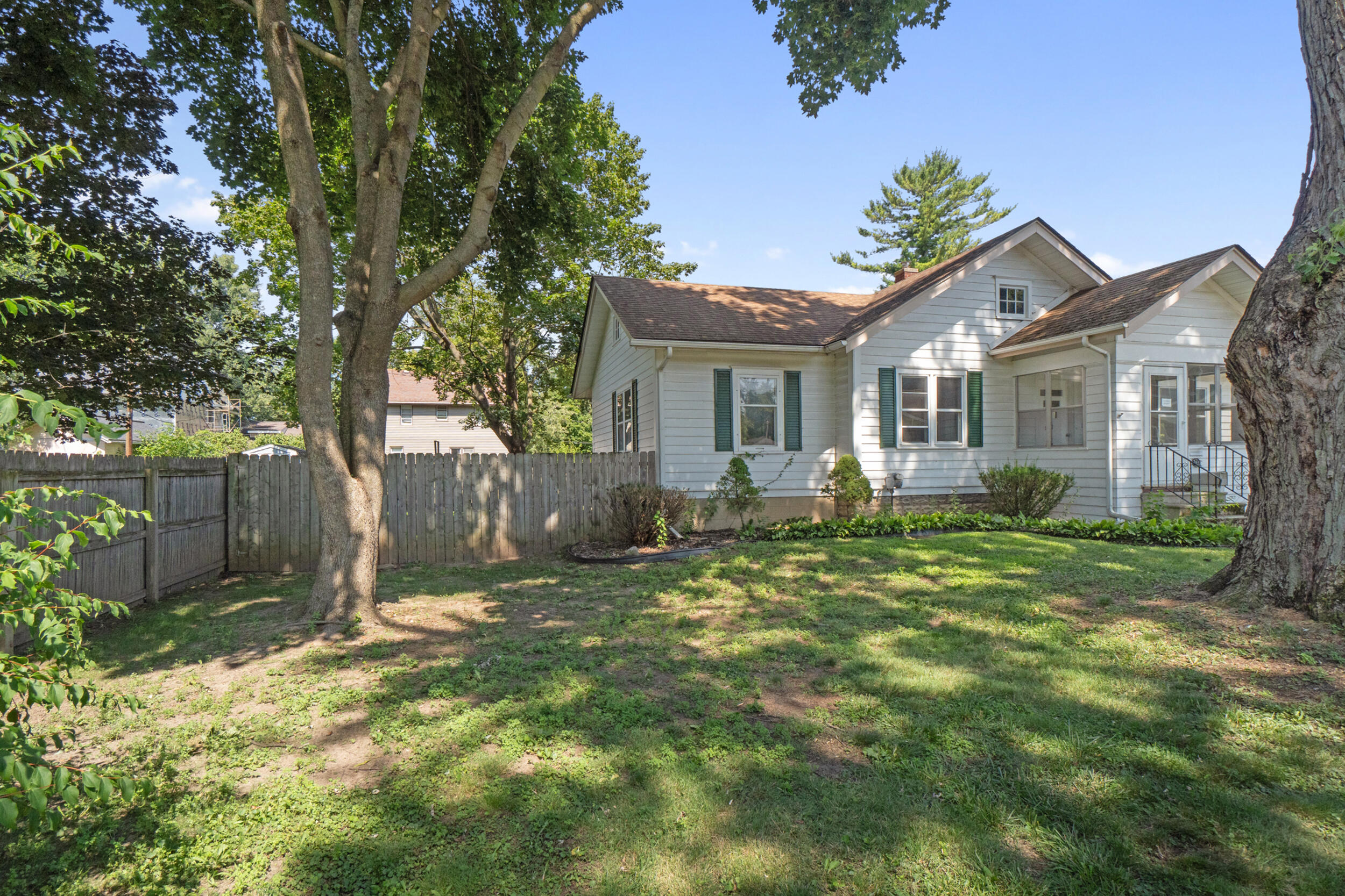 2637 Bow Street