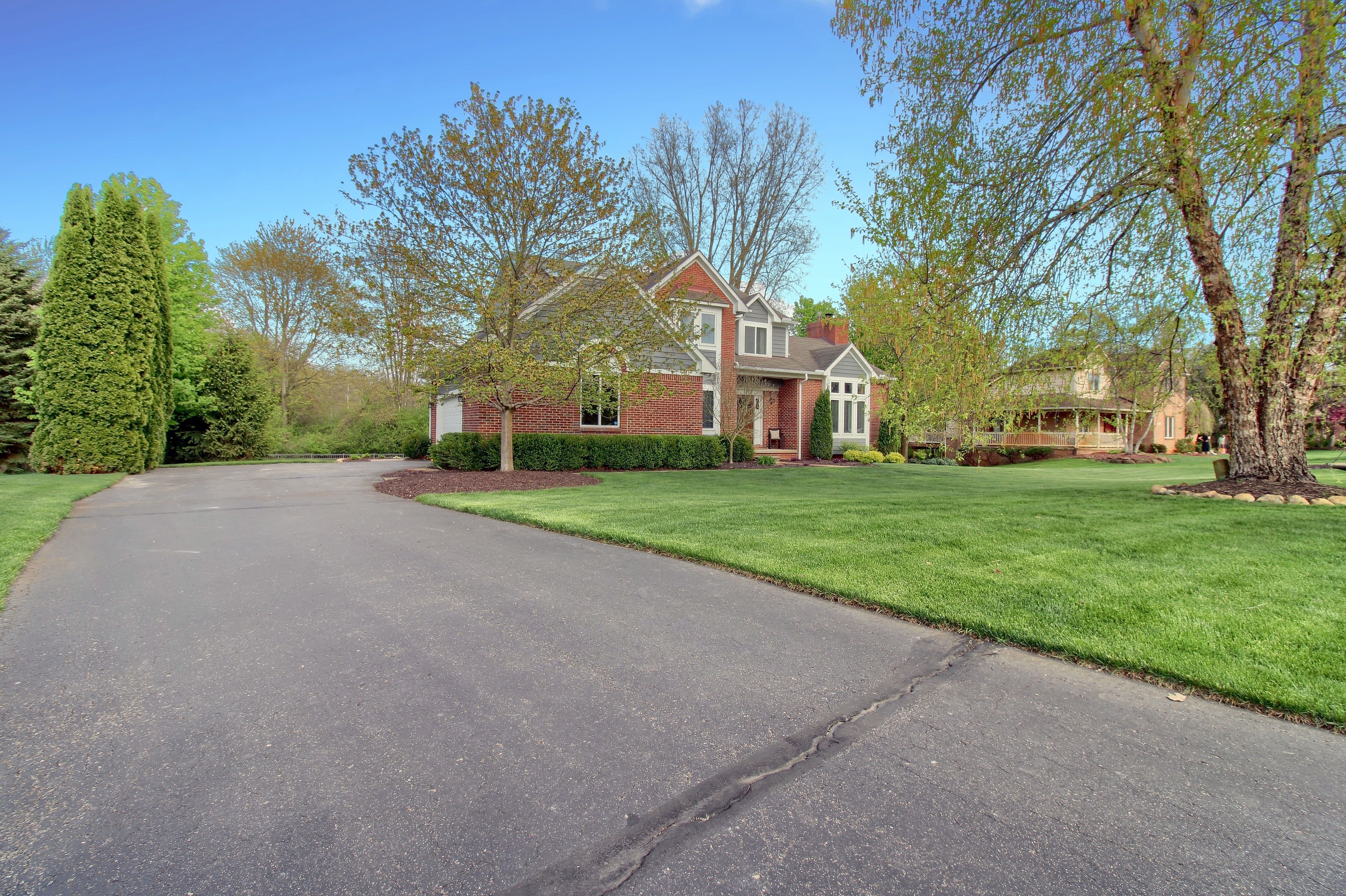9457 DALEVIEW Drive
