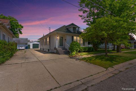 110 N 1ST Street