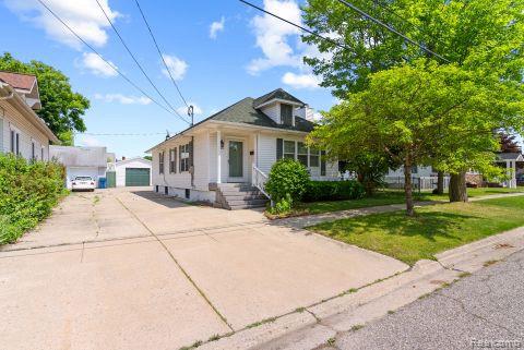 110 N 1ST Street