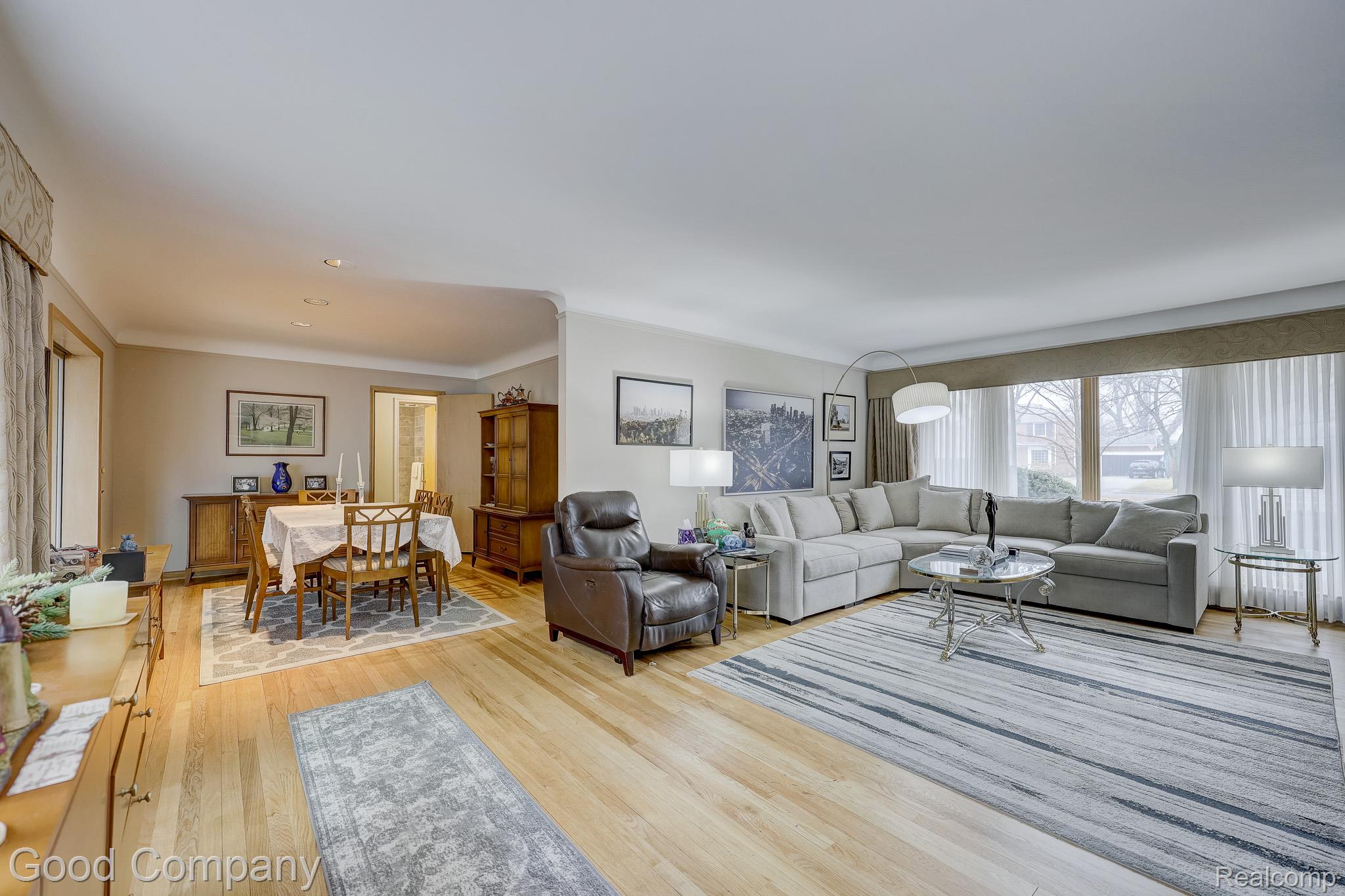 1557 Lochmoor Boulevard