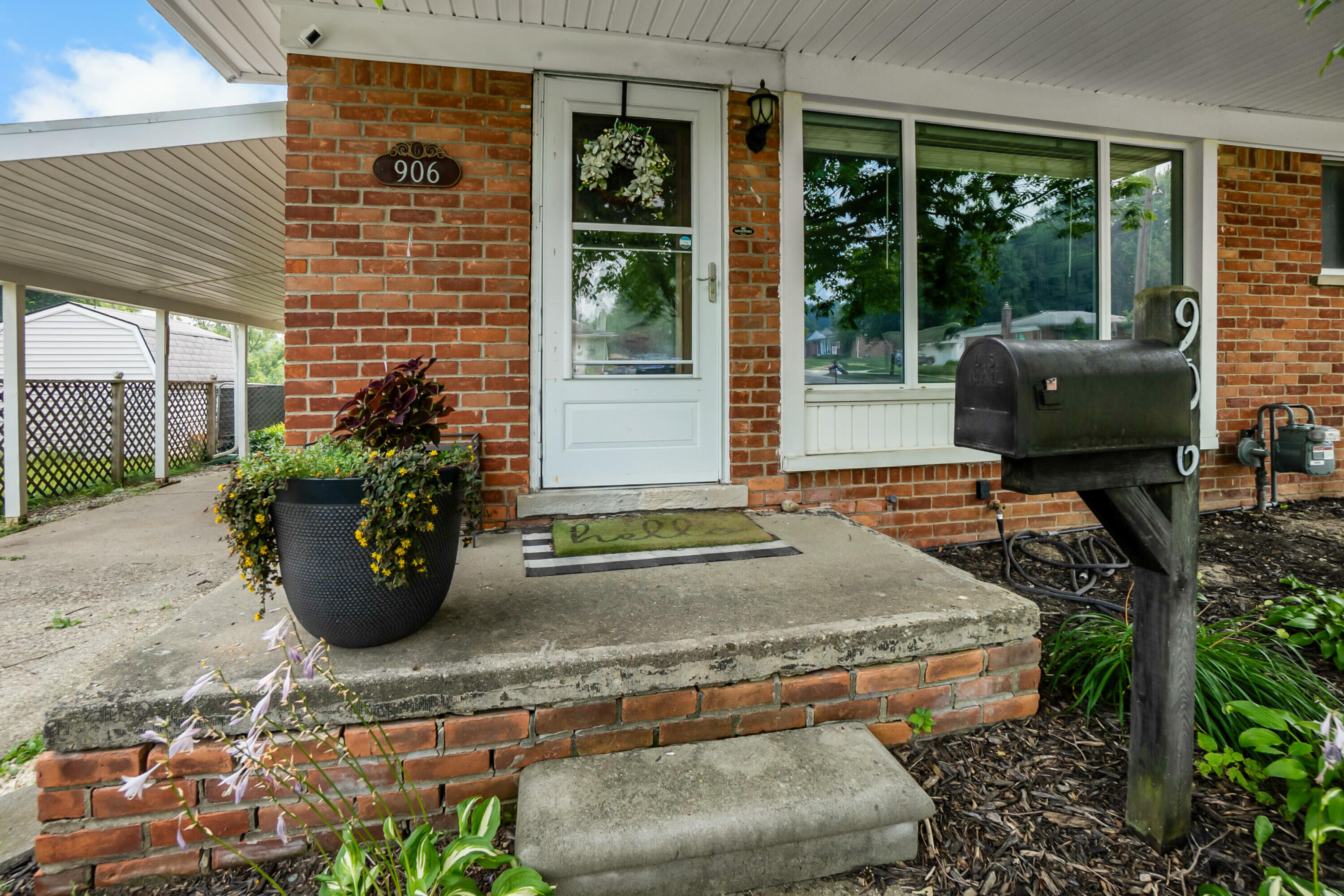 906 Squire Lane