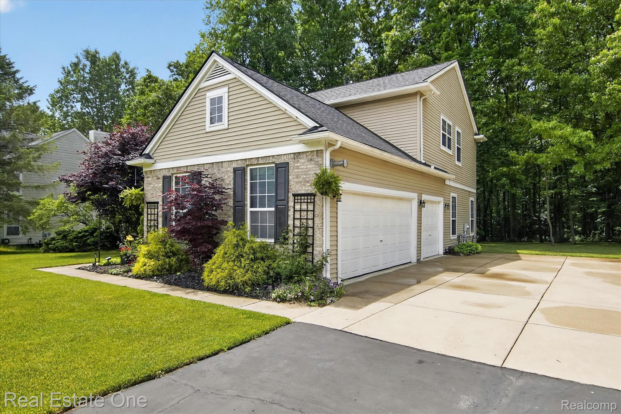 1972 Woodridge Court