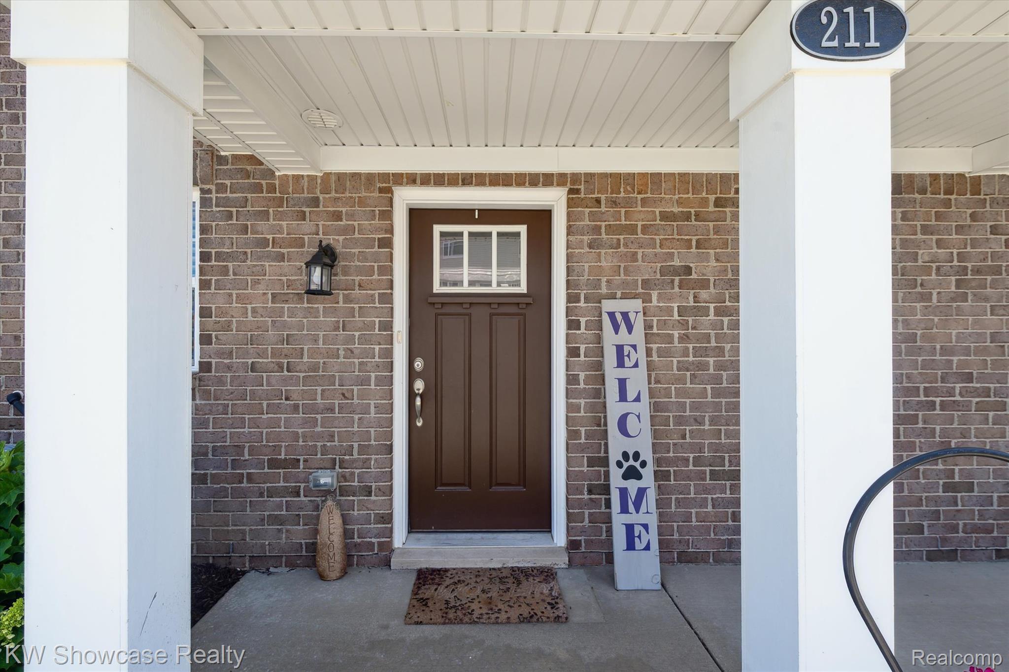 211 Monument Lane