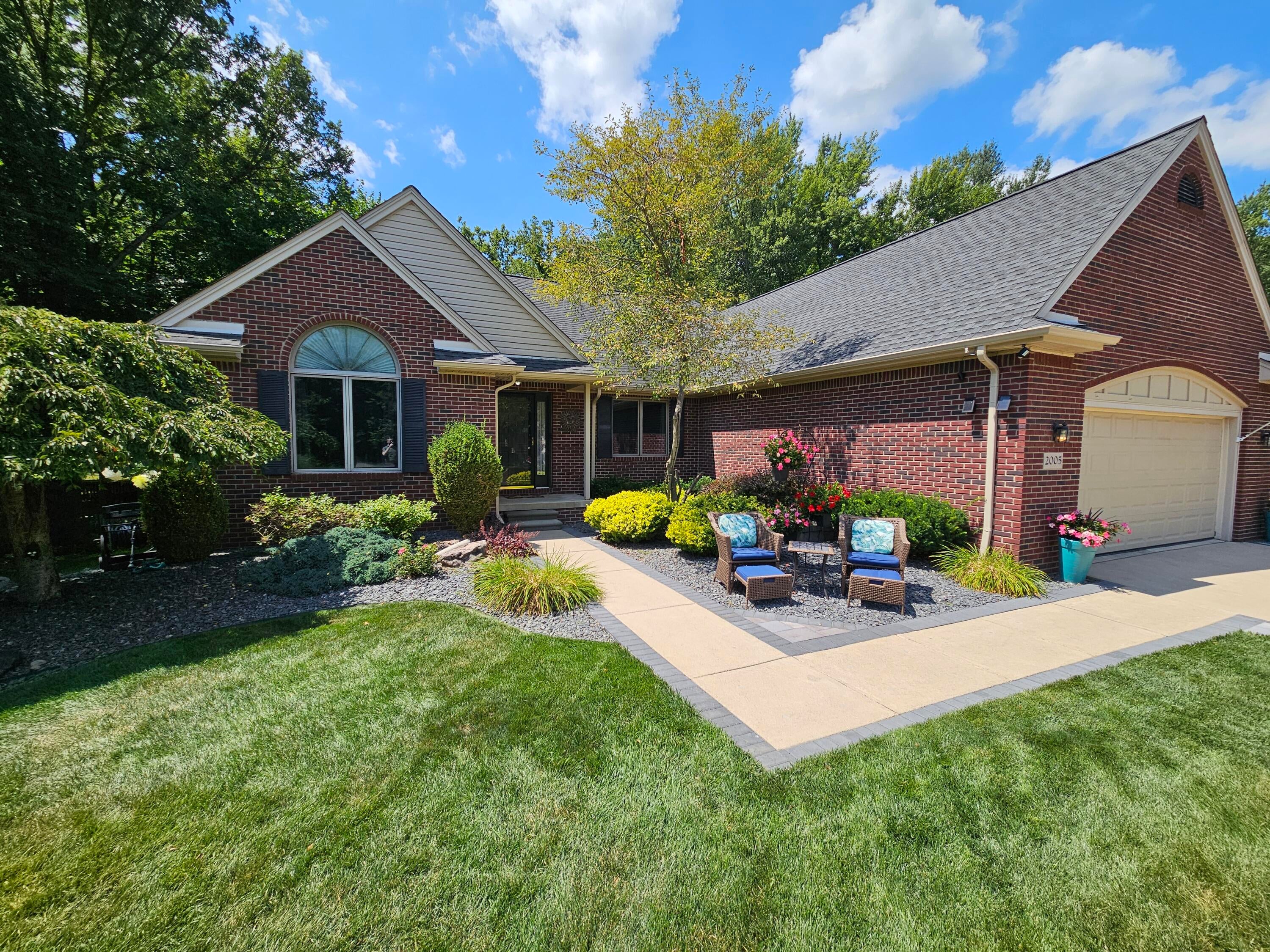 2005 Chestnut Crescent