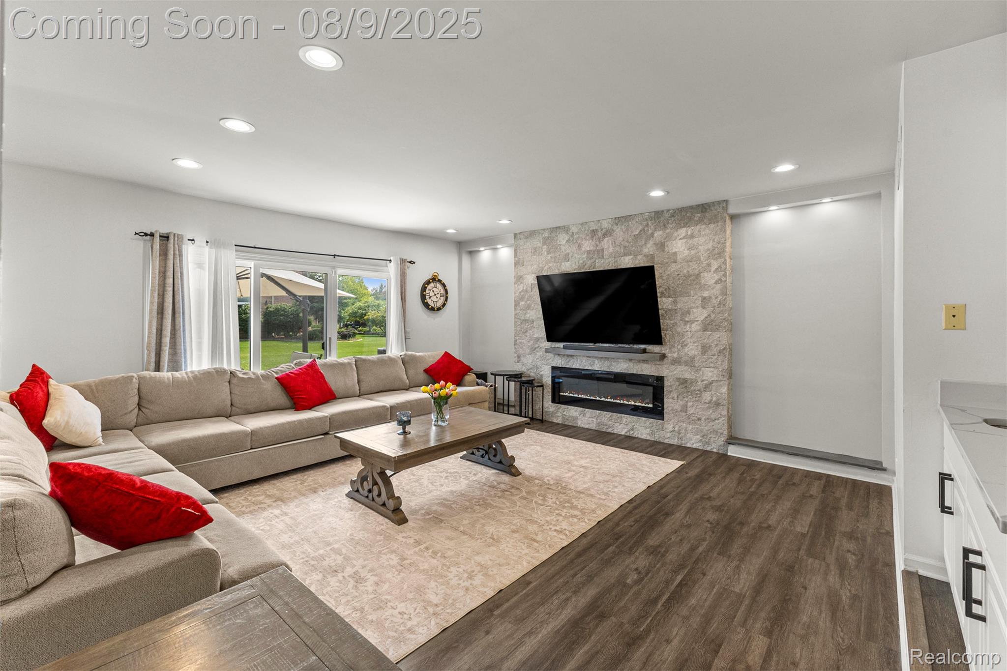 8140 N Pointe Court