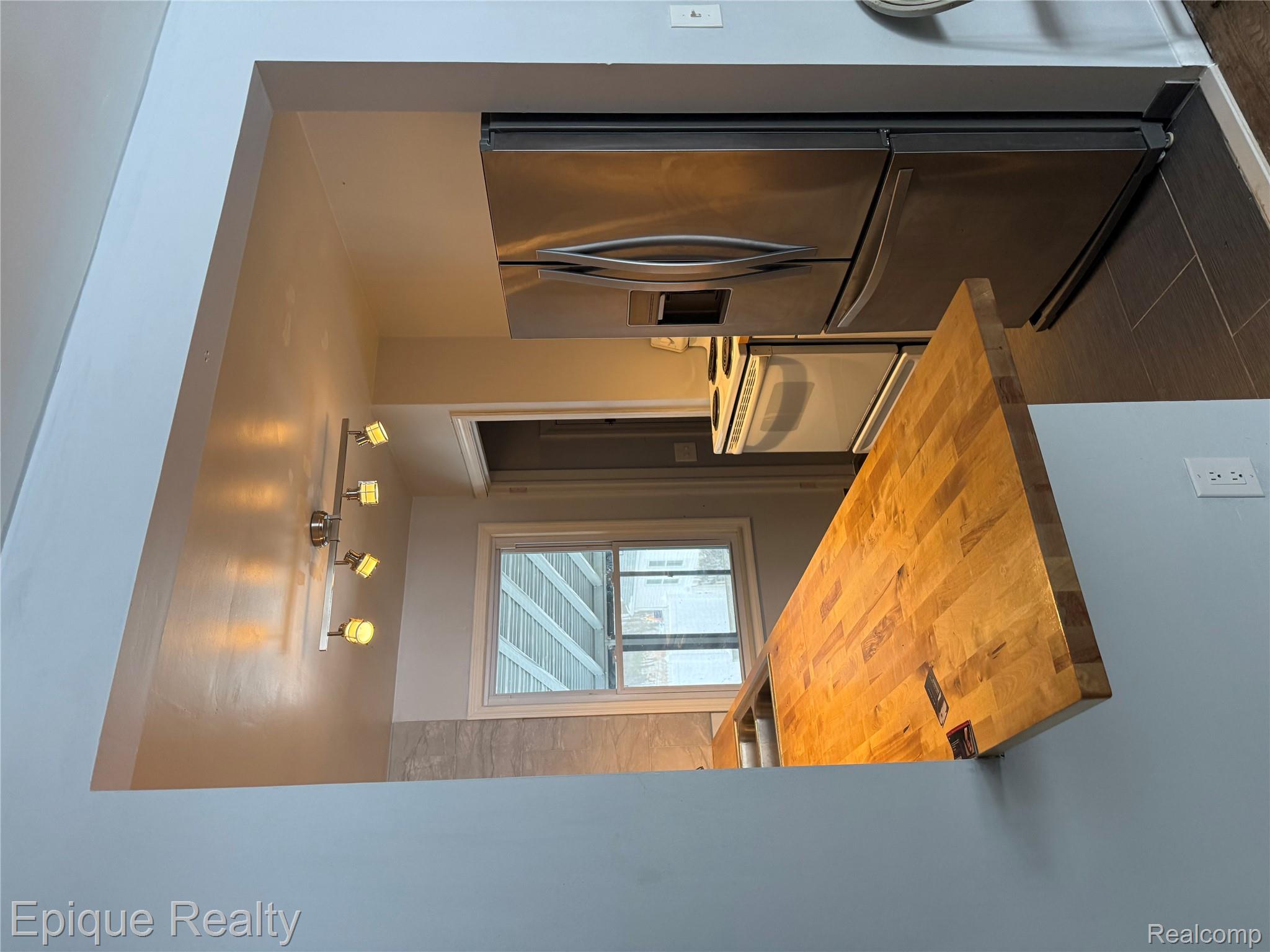 2468 Fernwood Avenue