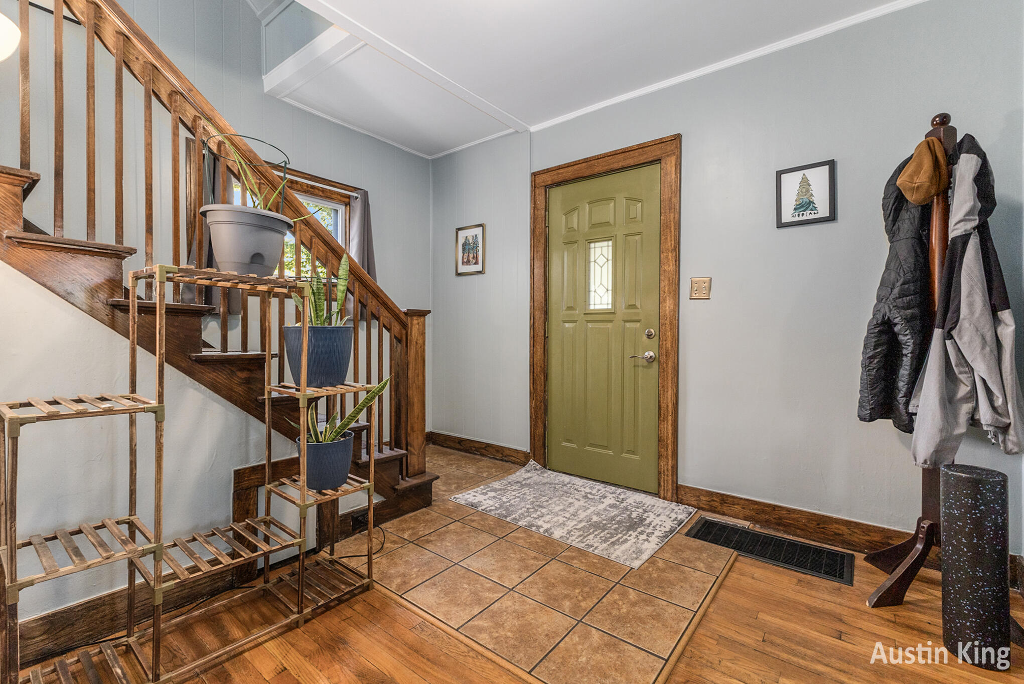 Grand Rapids City, Michigan 49503, United States, 3 Bedrooms Bedrooms, ,2 BathroomsBathrooms,Residential,Active,232638