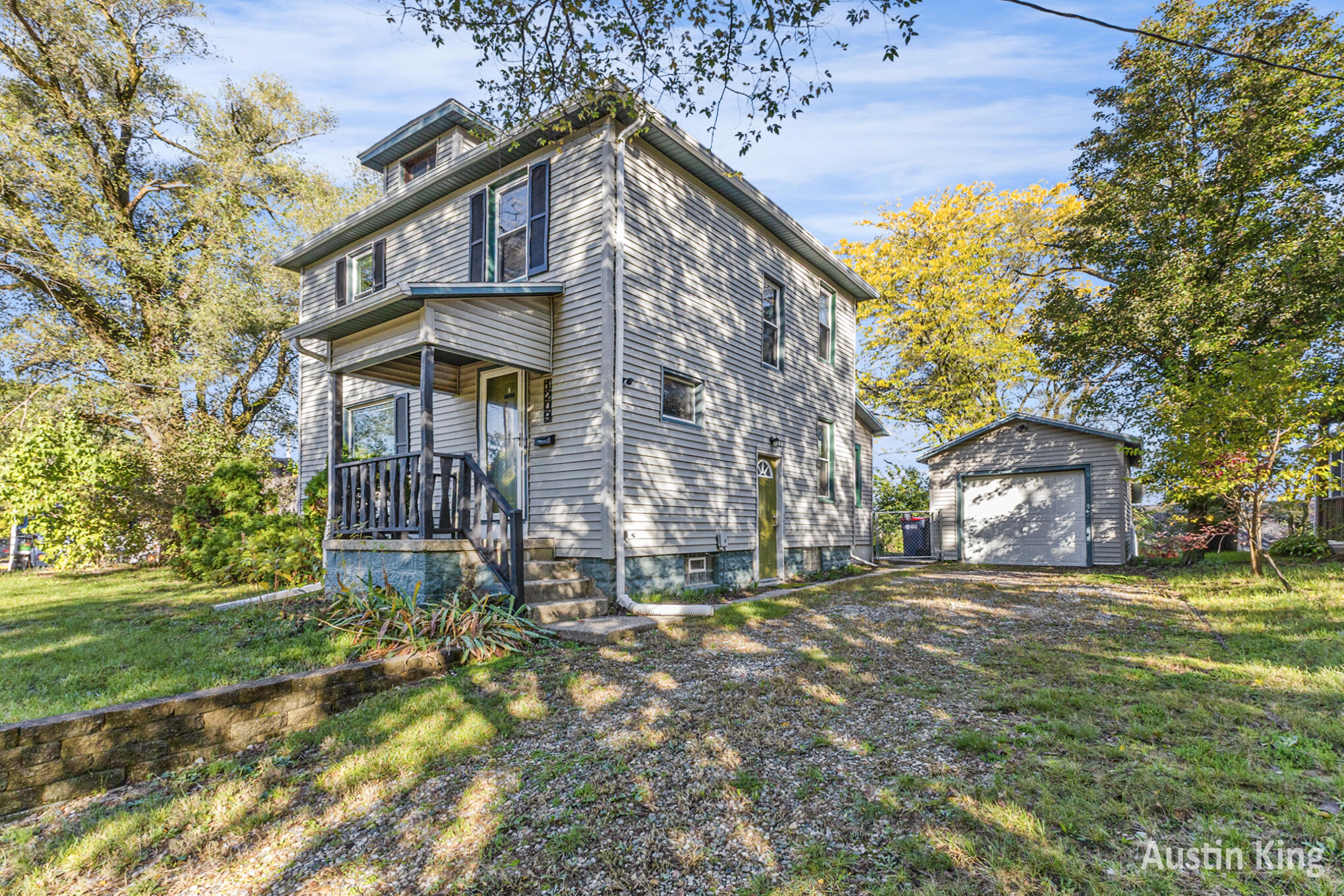 Grand Rapids City, Michigan 49503, United States, 3 Bedrooms Bedrooms, ,2 BathroomsBathrooms,Residential,Active,232638