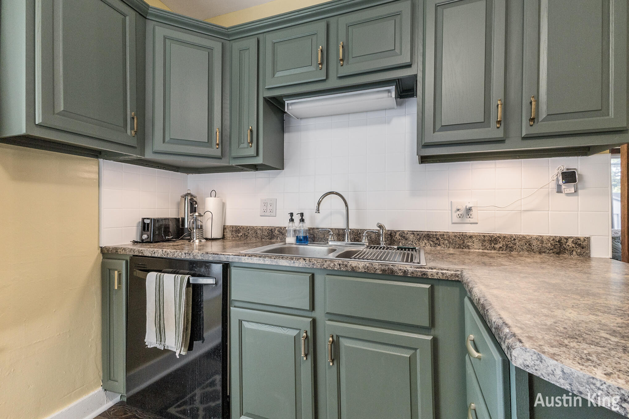 Grand Rapids City, Michigan 49503, United States, 3 Bedrooms Bedrooms, ,2 BathroomsBathrooms,Residential,Active,232638