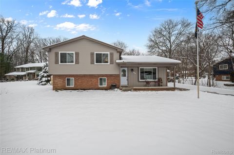 839 Harlequin Court Highland Charter Township MI 48357
