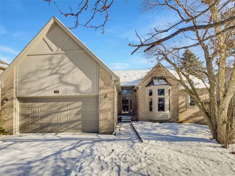 1976 Hutchins Drive Rochester City MI 48309