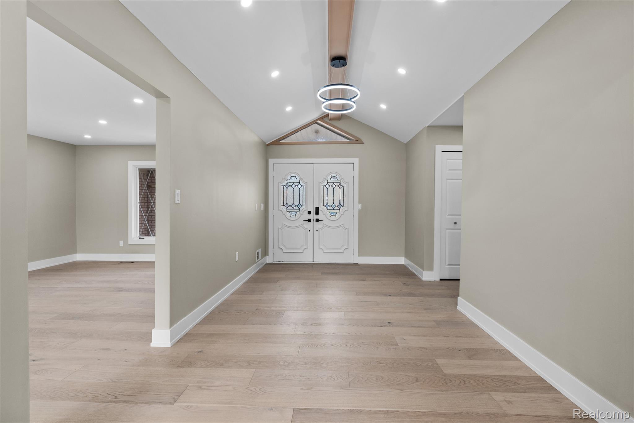20154 Riverside Drive
