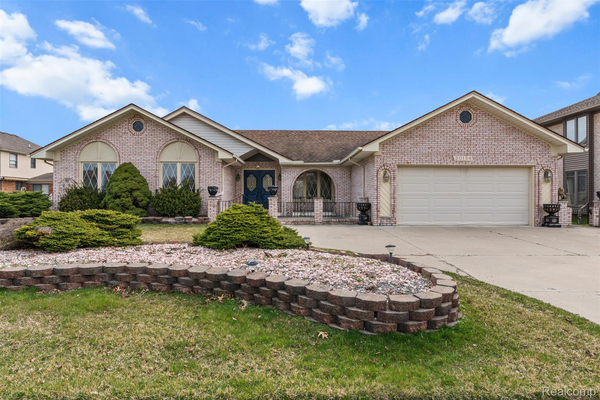 20154 Riverside Drive