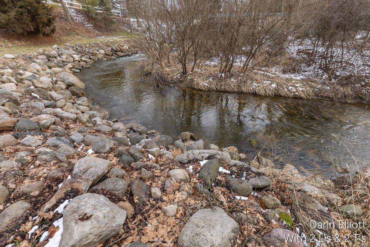 7086 W Peck Lake Road