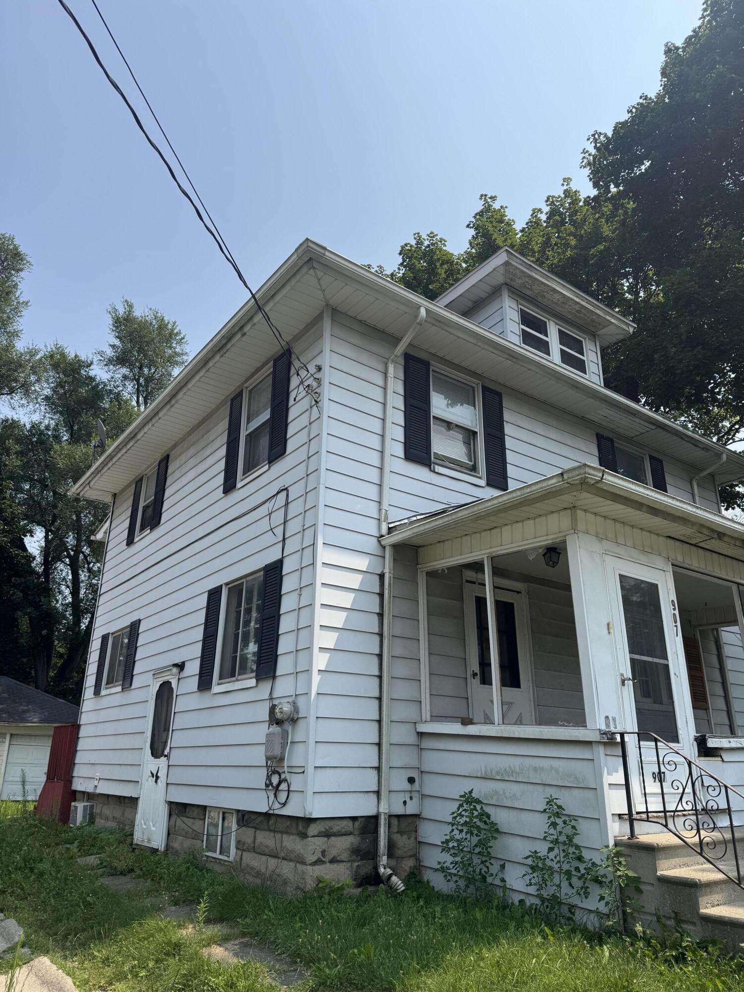 907 3rd Street