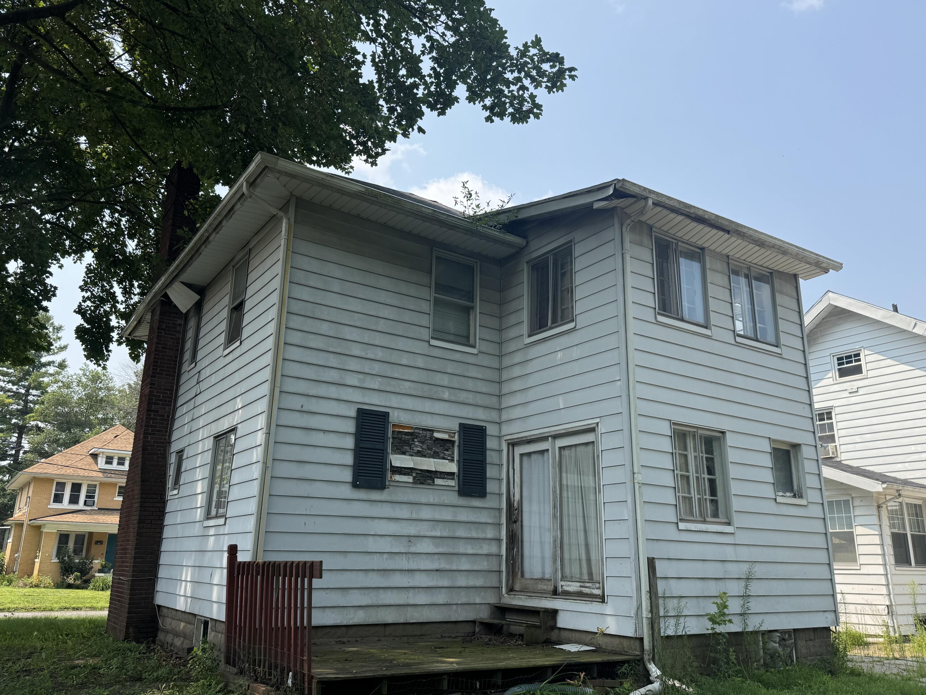 907 3rd Street