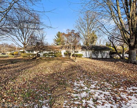 7251 Cottonwood West Bloomfield Charter Township MI 48322