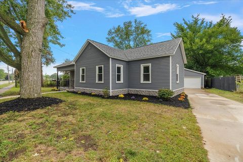 Photo of 984 Evanston Avenue, Muskegon City, MI 49442 (MLS # 71026004446)